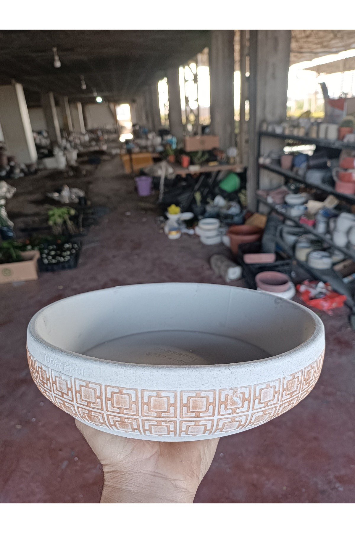 DEKORATİF TAŞ SAKSI BETON 2 NO. (ARAJMAN SAKSISI)