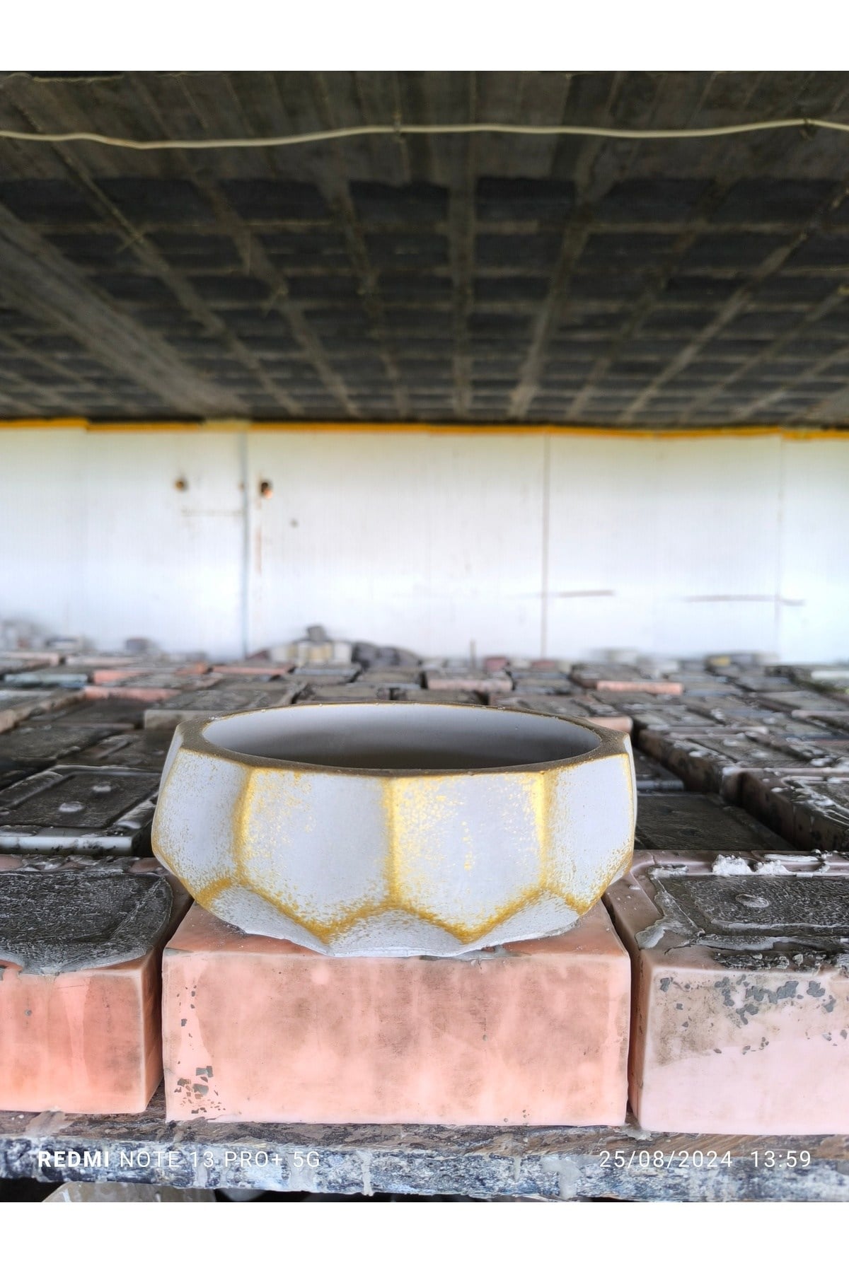 Geometrik dizayn Gold gri beton saksı