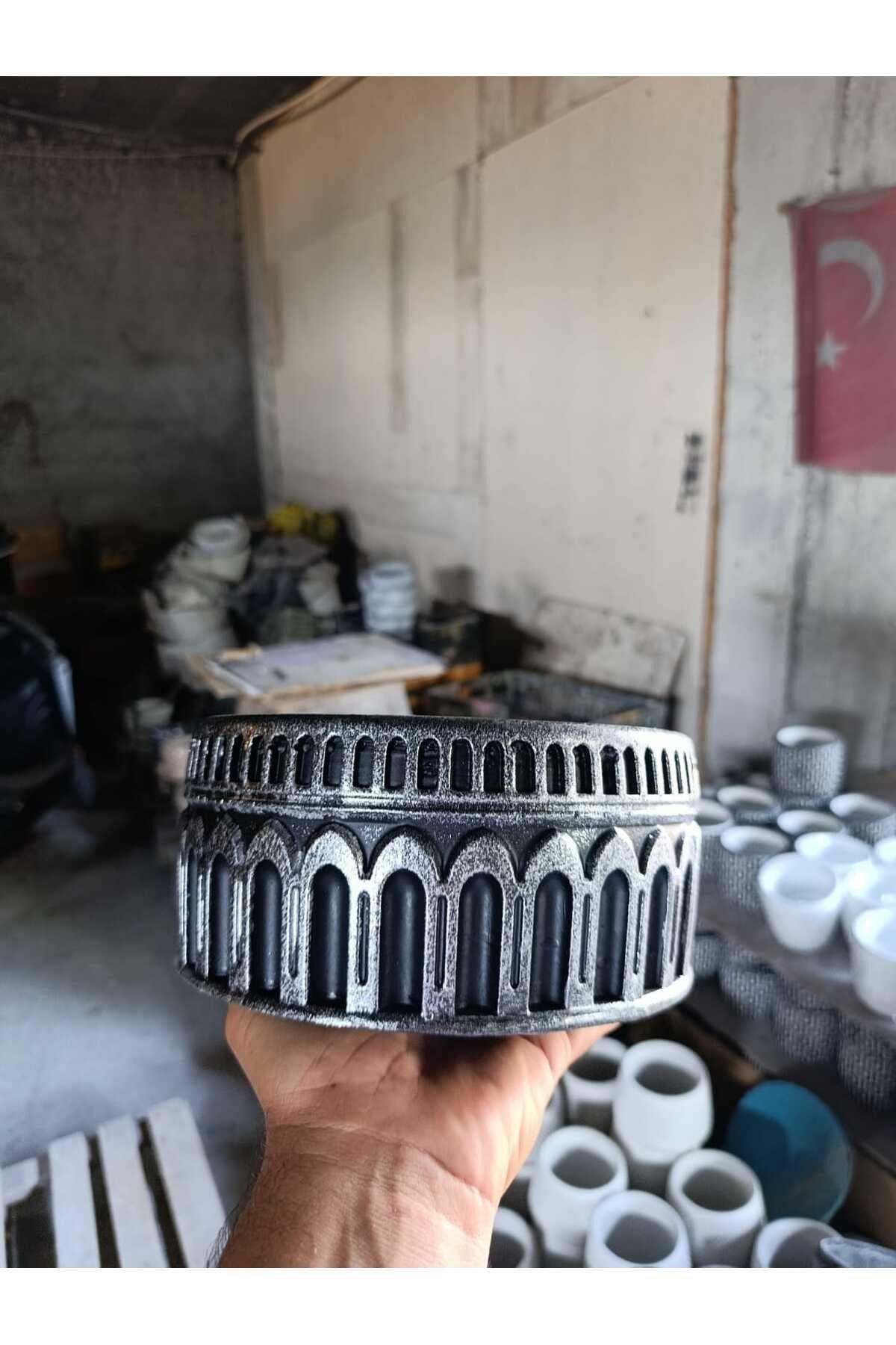 Siyah - Gümüş Dekoratif Collesium Saksı