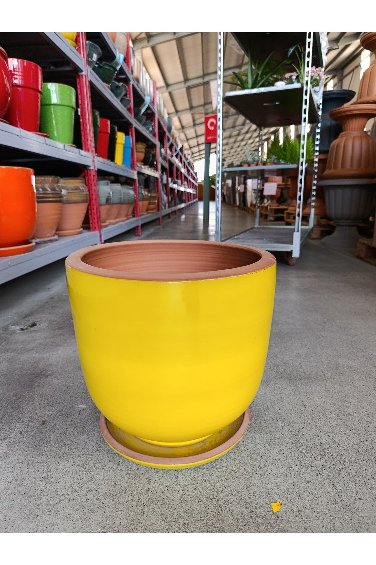 Tabaklı 60 Litre Sarı Detaylı Taş Saksı