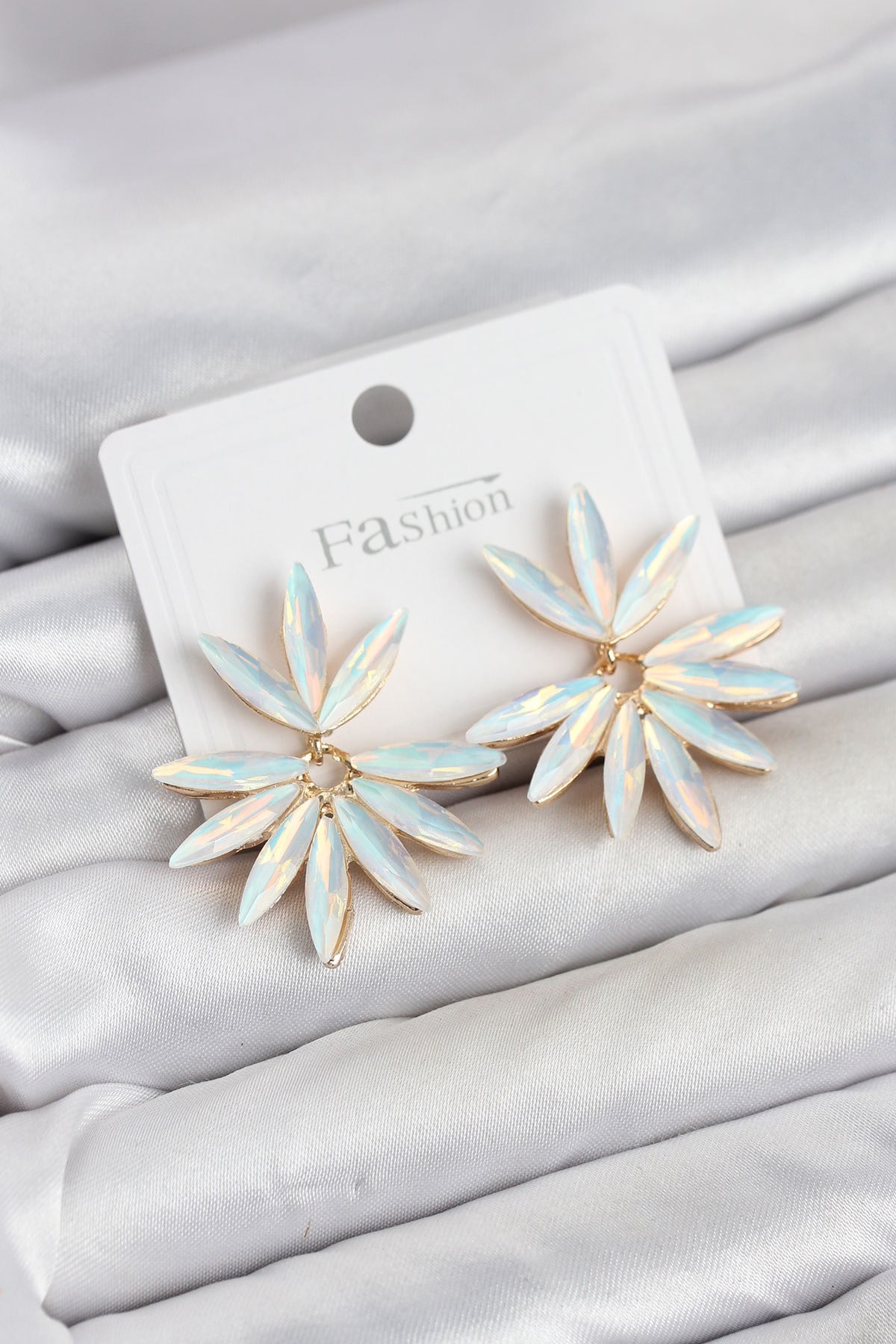 Beyaz Renk Kristal Taşlı Lotus Model Kadın Küpe