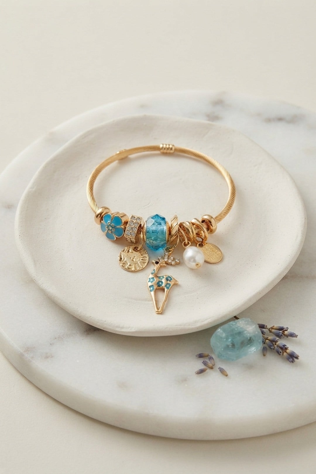 Geyik Model Gold Renk Mavi Charmlı Bileklik