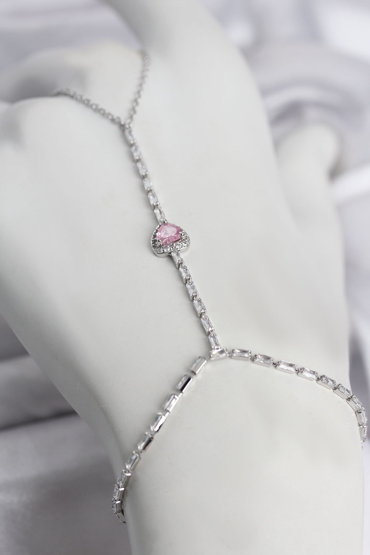Gümüş Renk Pirinç Zirkon Taşlı Pembe Kalp Model Şahmeran