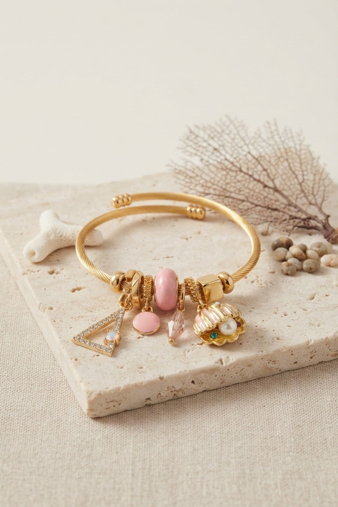Pembe Deniz Kabuğu Model Gold Renk Charmlı Bileklik