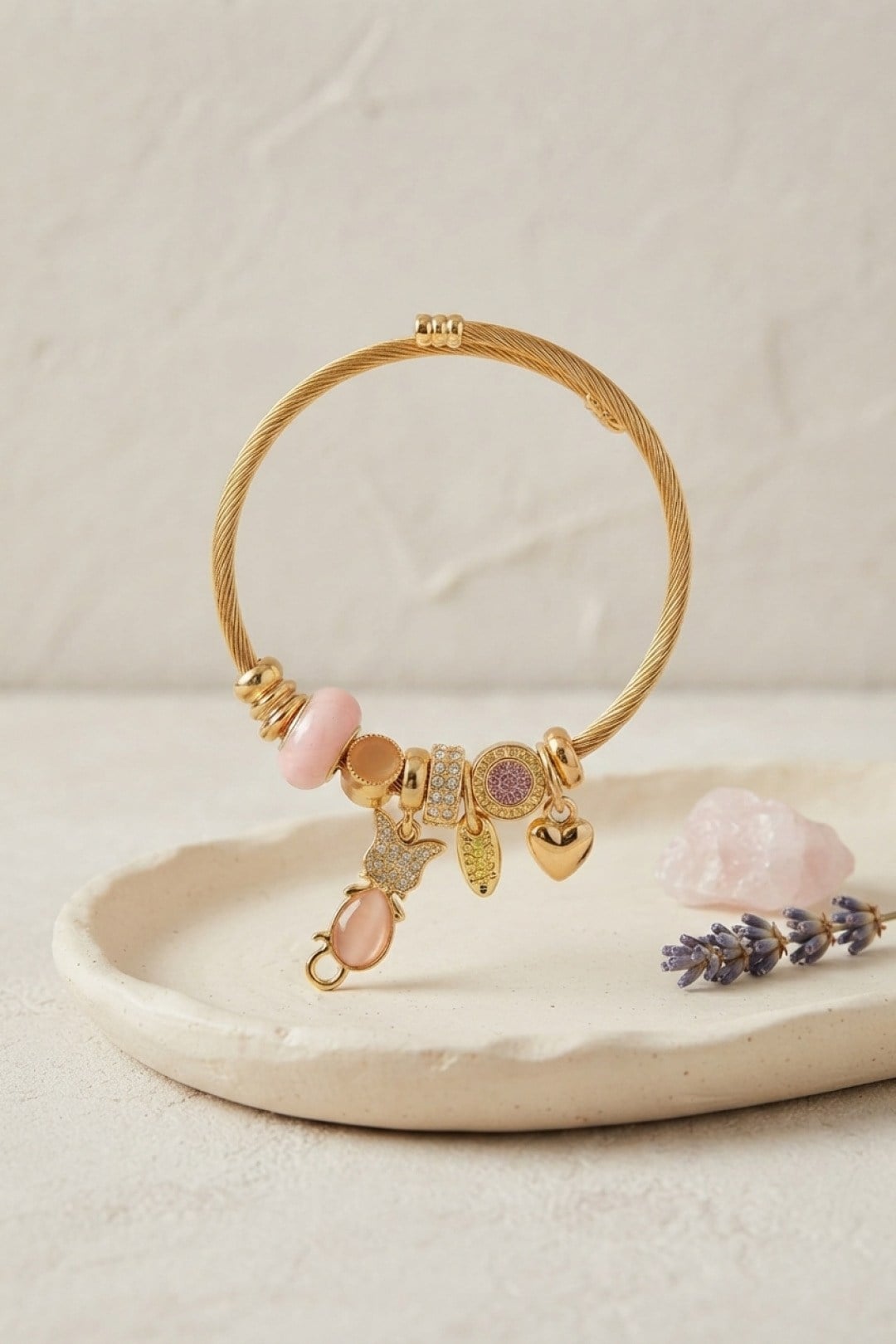 Pembe Kedi Model Gold Renk Charmlı Bileklik