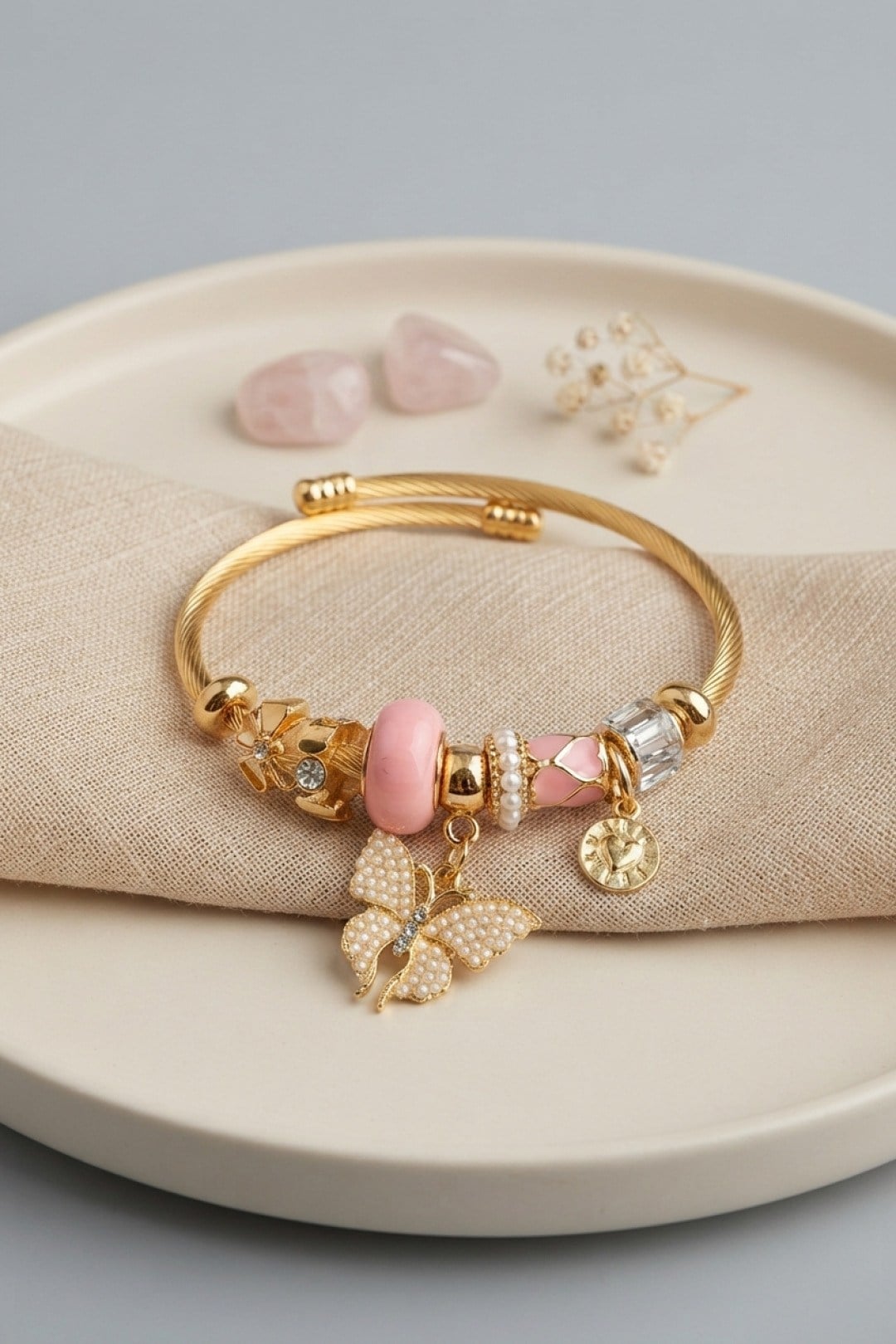 Pembe Kelebek Model Gold Renk Charmlı Bileklik