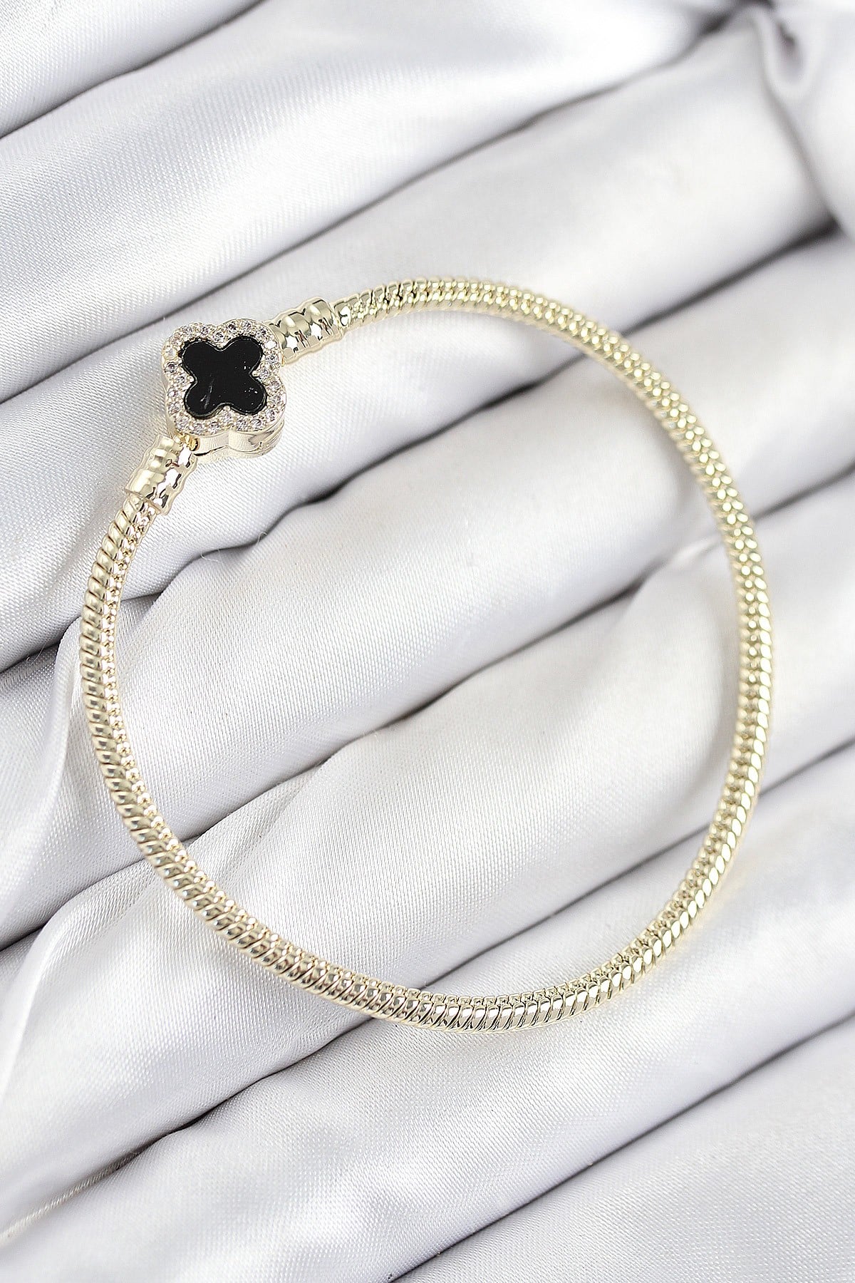 Pirinç Charm Zirkon Taşlı Yonca Model Gold Renk Kadın Bileklik