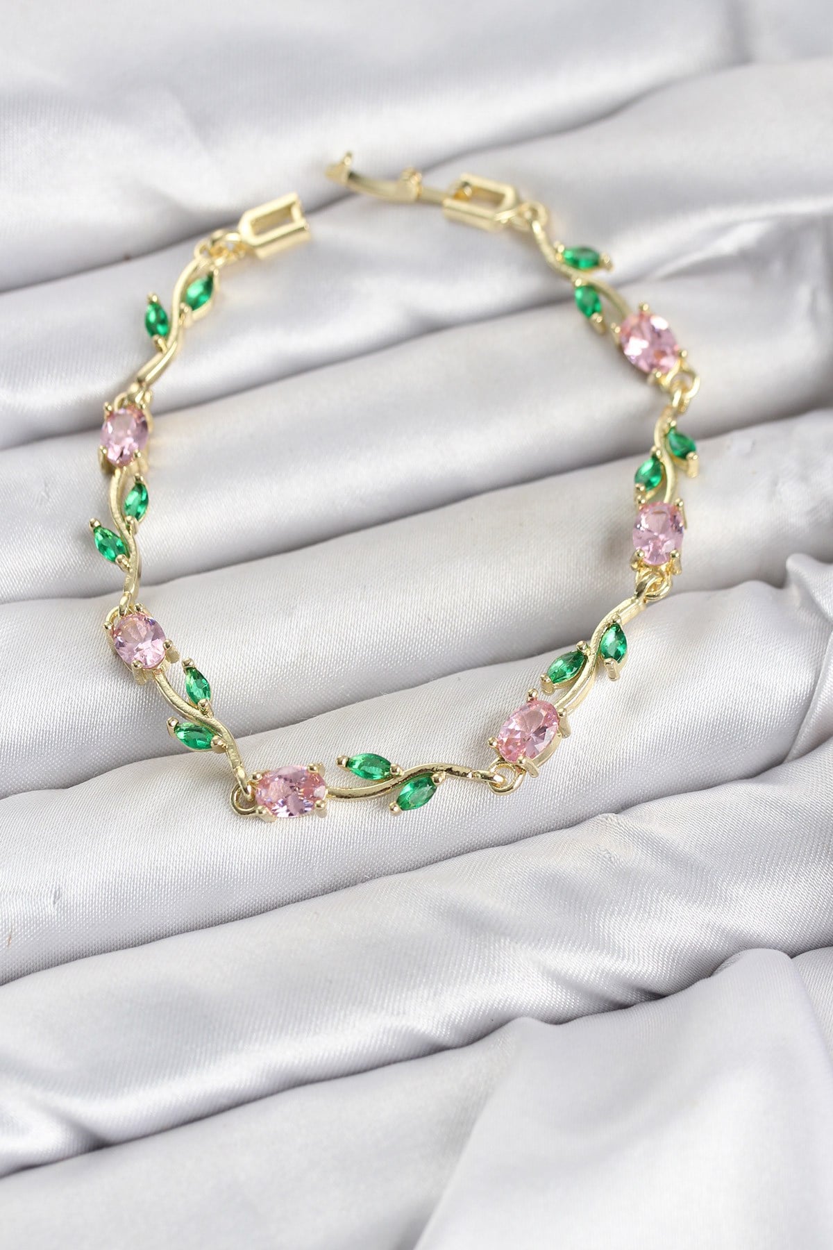 Pirinç Gold Renk Pembe Zirkon Taşlı Çiçek Model Kadın Bileklik