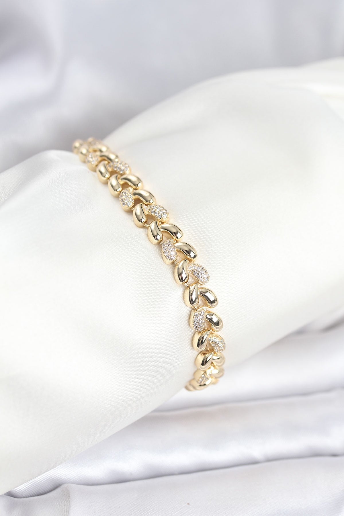 Pirinç Gold Renk VIP Seri Sarmal Damla Model Zirkon Taşlı Kadın Bileklik