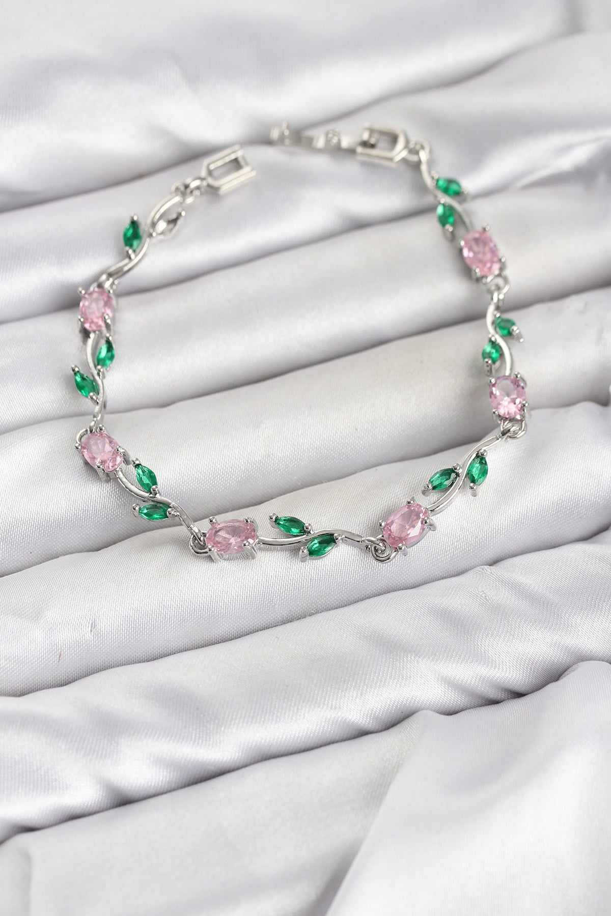Pirinç Gümüş Renk Pembe Zirkon Taşlı Çiçek Model Kadın Bileklik