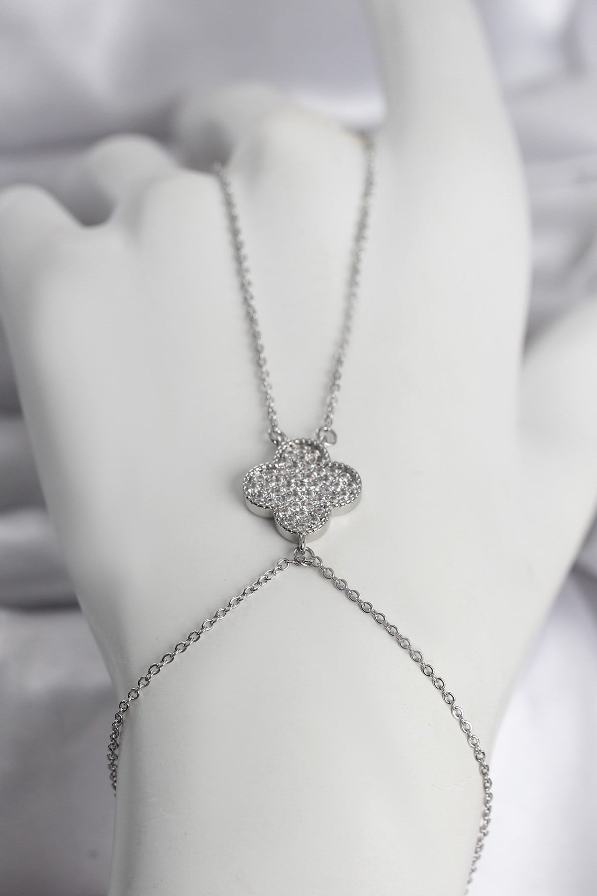 Pirinç Gümüş Renk Yonca Model Kadın Şahmeran