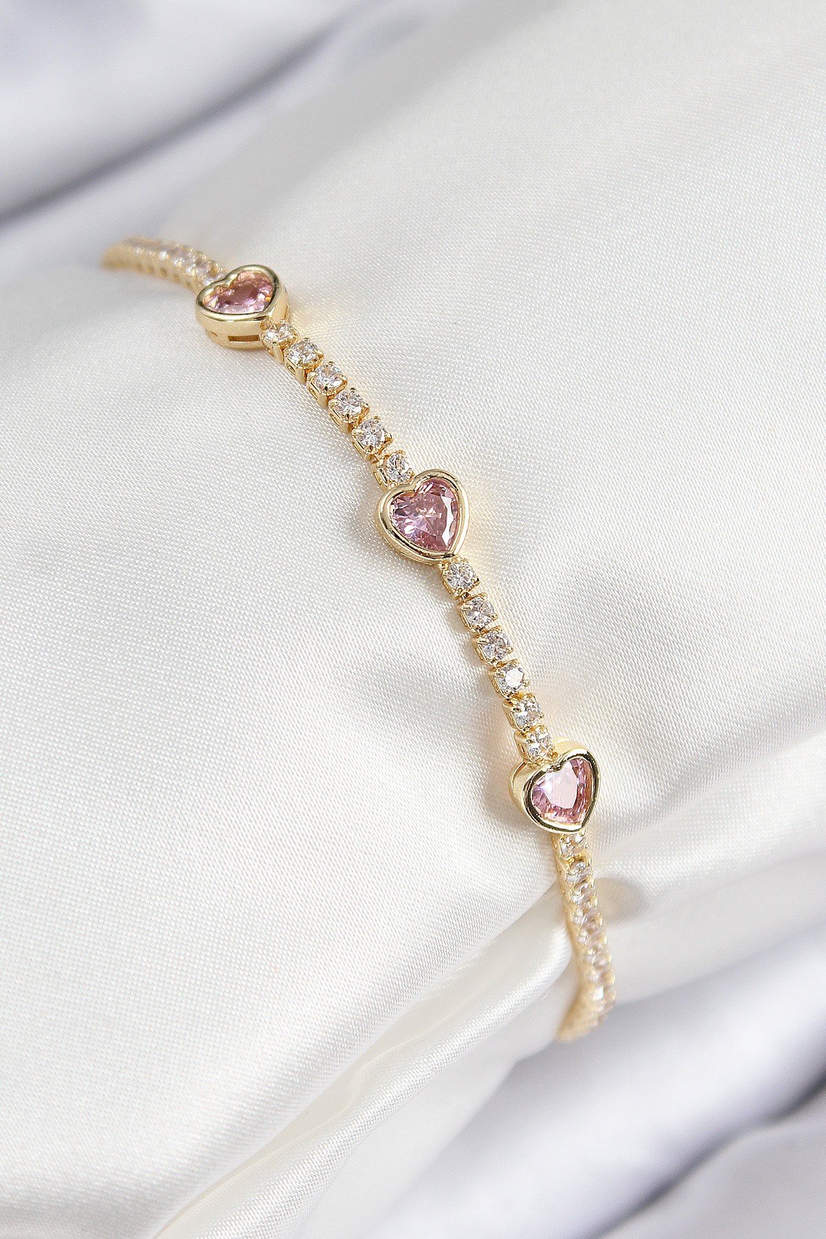 Pirinç Zirkon Taşlı Pembe Kalp Model Gold Renk Kadın Bileklik