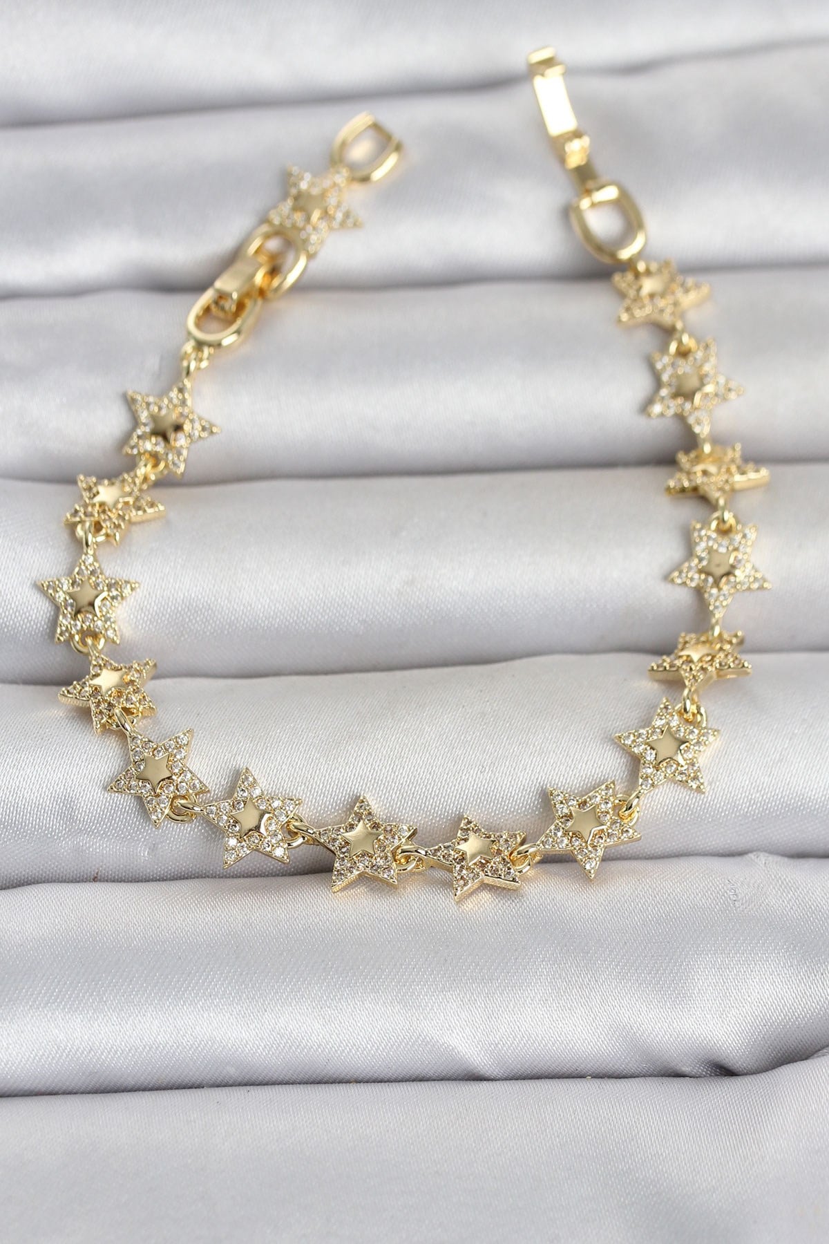 Sıralı Yıldız Model Zirkon Taşlı Gold Renk Pirinç Kadın Bileklik