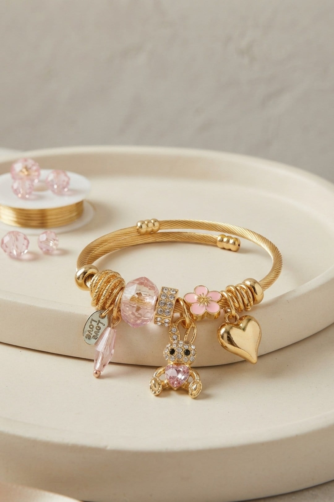 Tavşan Model Gold Renk Pembe Charmlı Bileklik