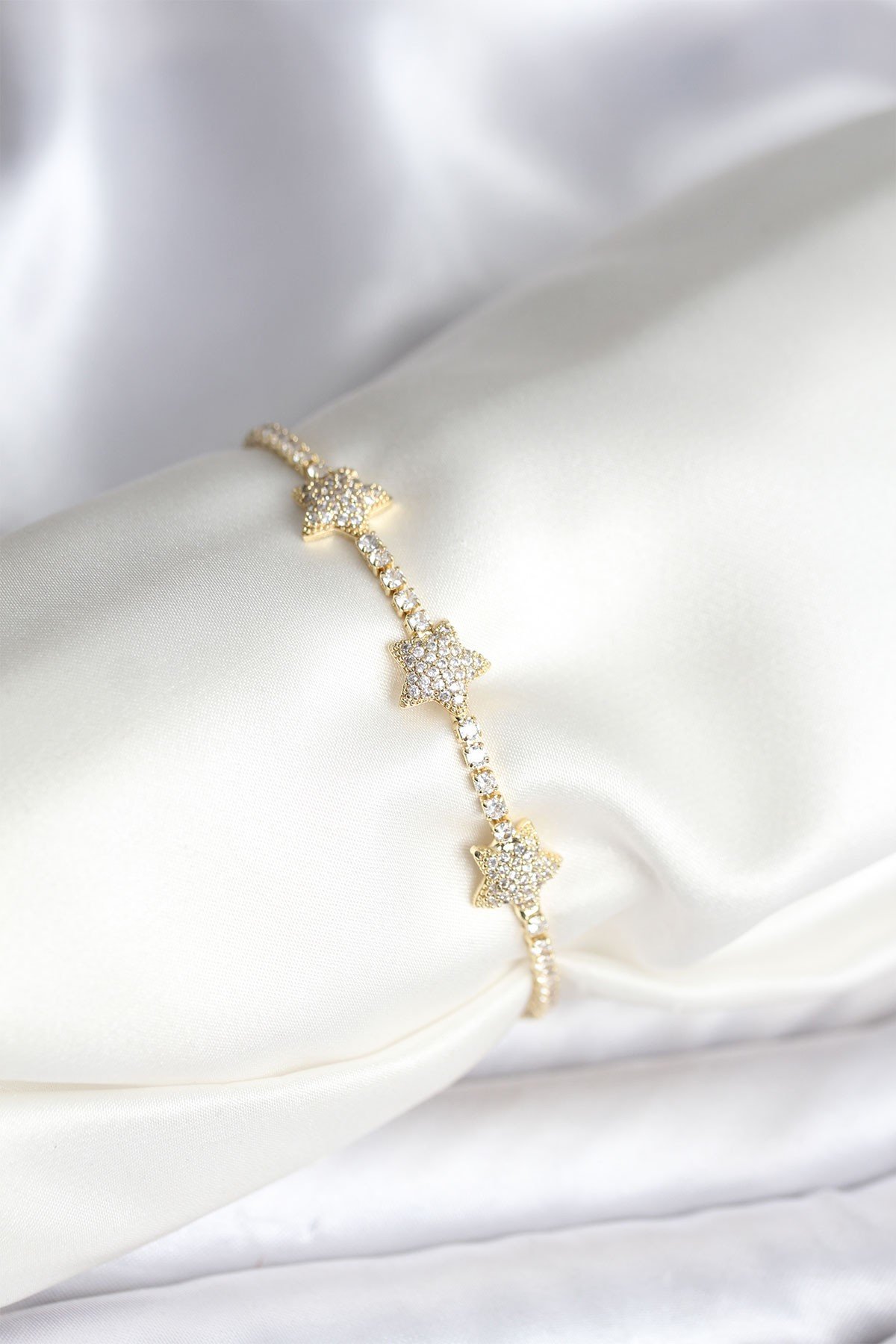 Yıldız Model Zirkon Taşlı Gold Renk Pirinç Su Yolu Kadın Bileklik
