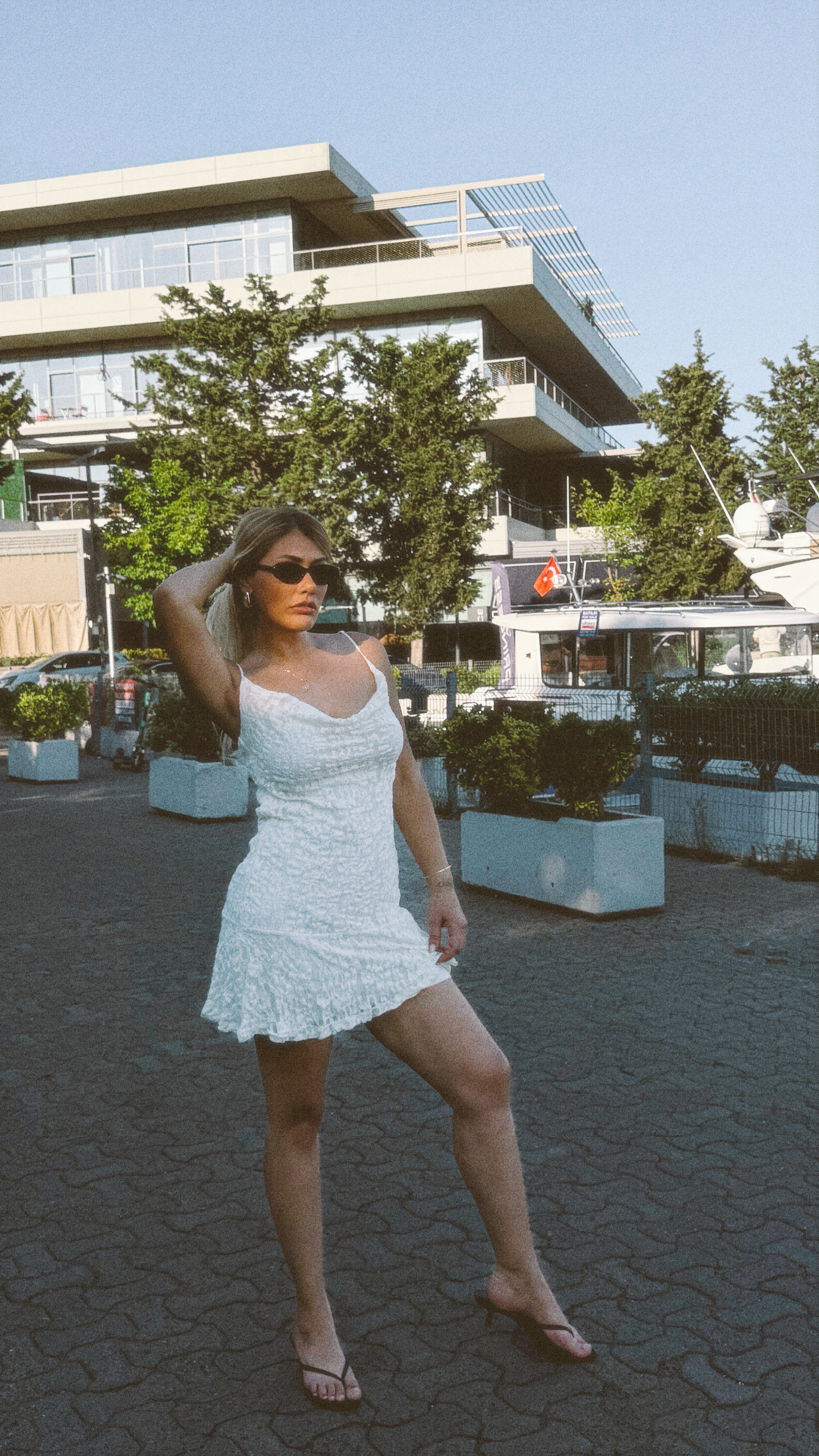 Krem Dantelli Mini Elbise