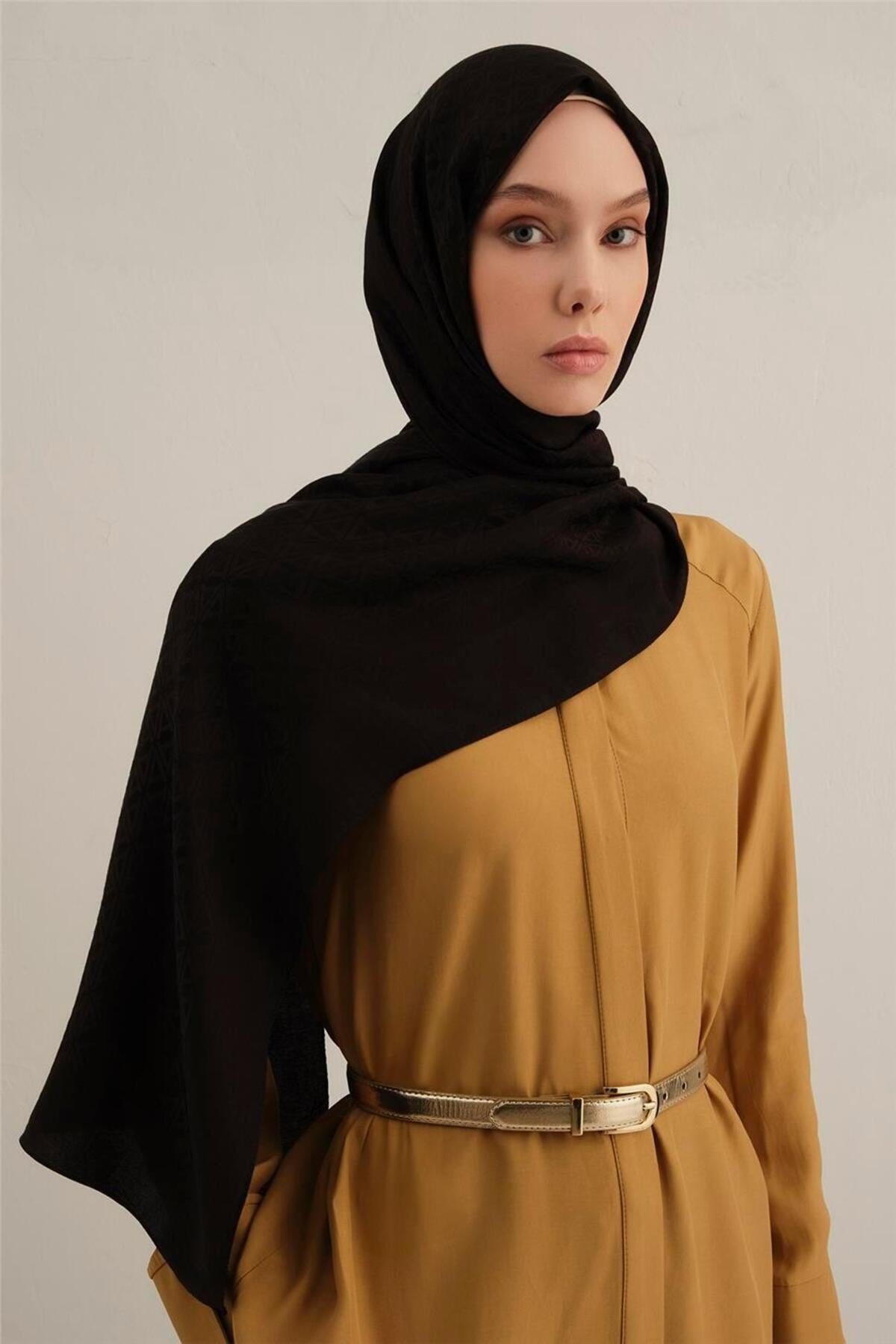 Lyocell Naia Üçgen Monogram Şal 5 01