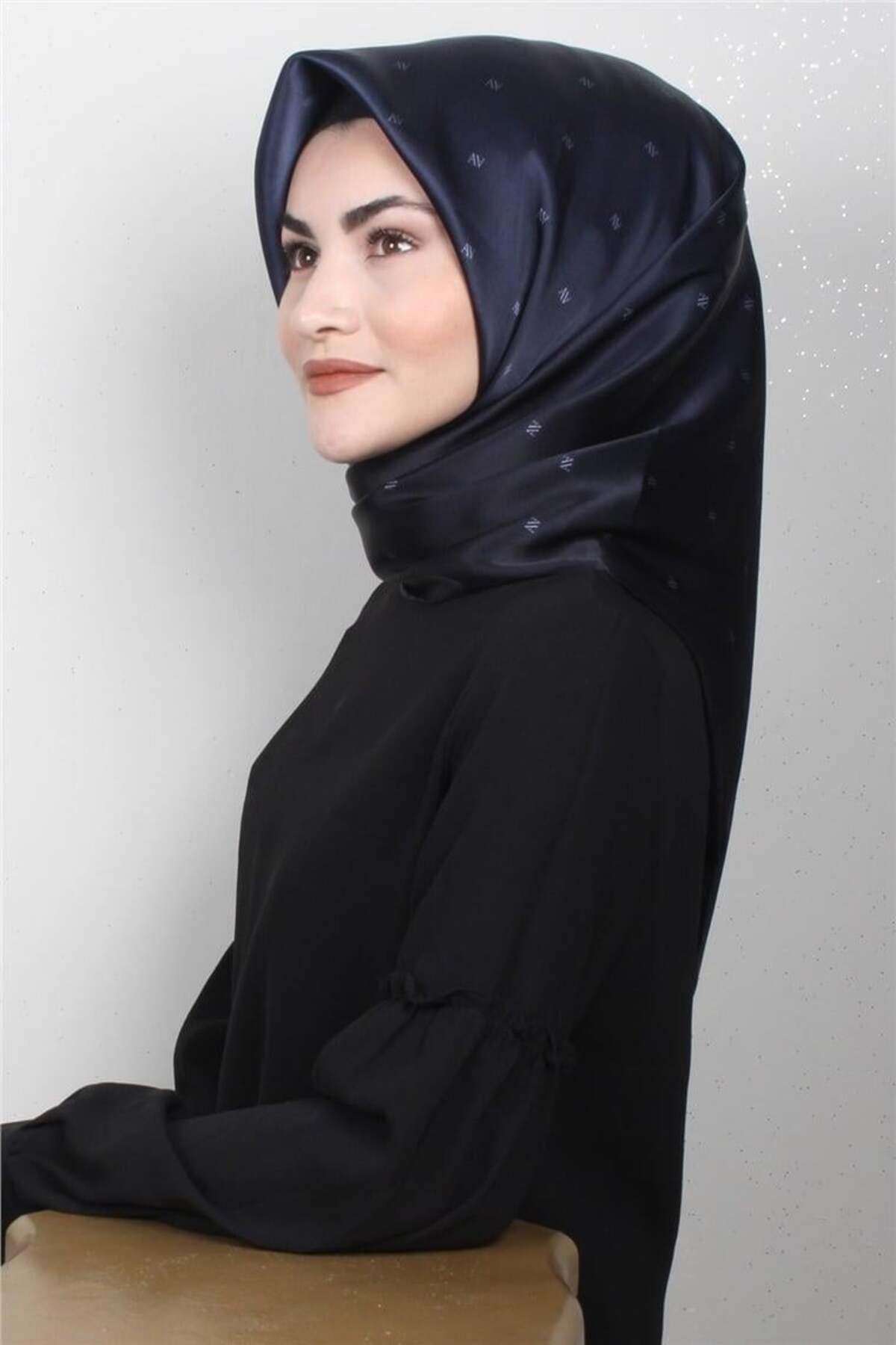 Nostalji Serisi İpek Twill Eşarp 8338D-82