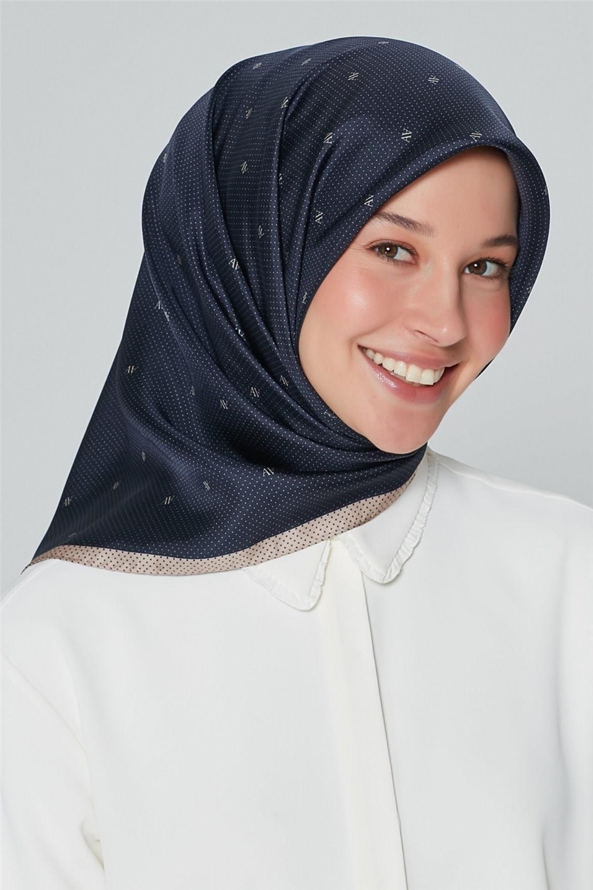 Nostalji Serisi Sura İpek Eşarp 8259-09