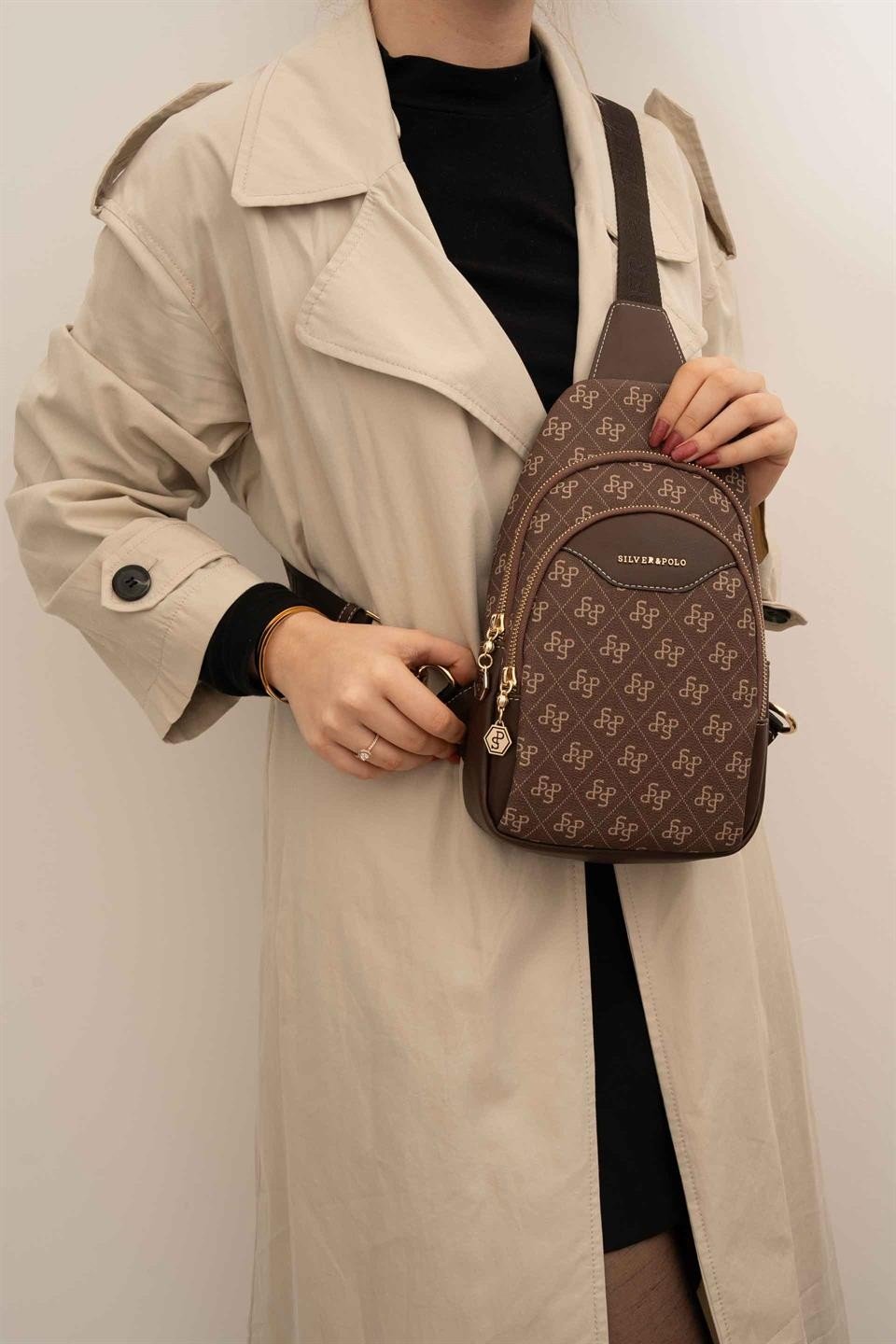 Silver & Polo SP959 Kadın Vücut Çantası Monogram Kahve