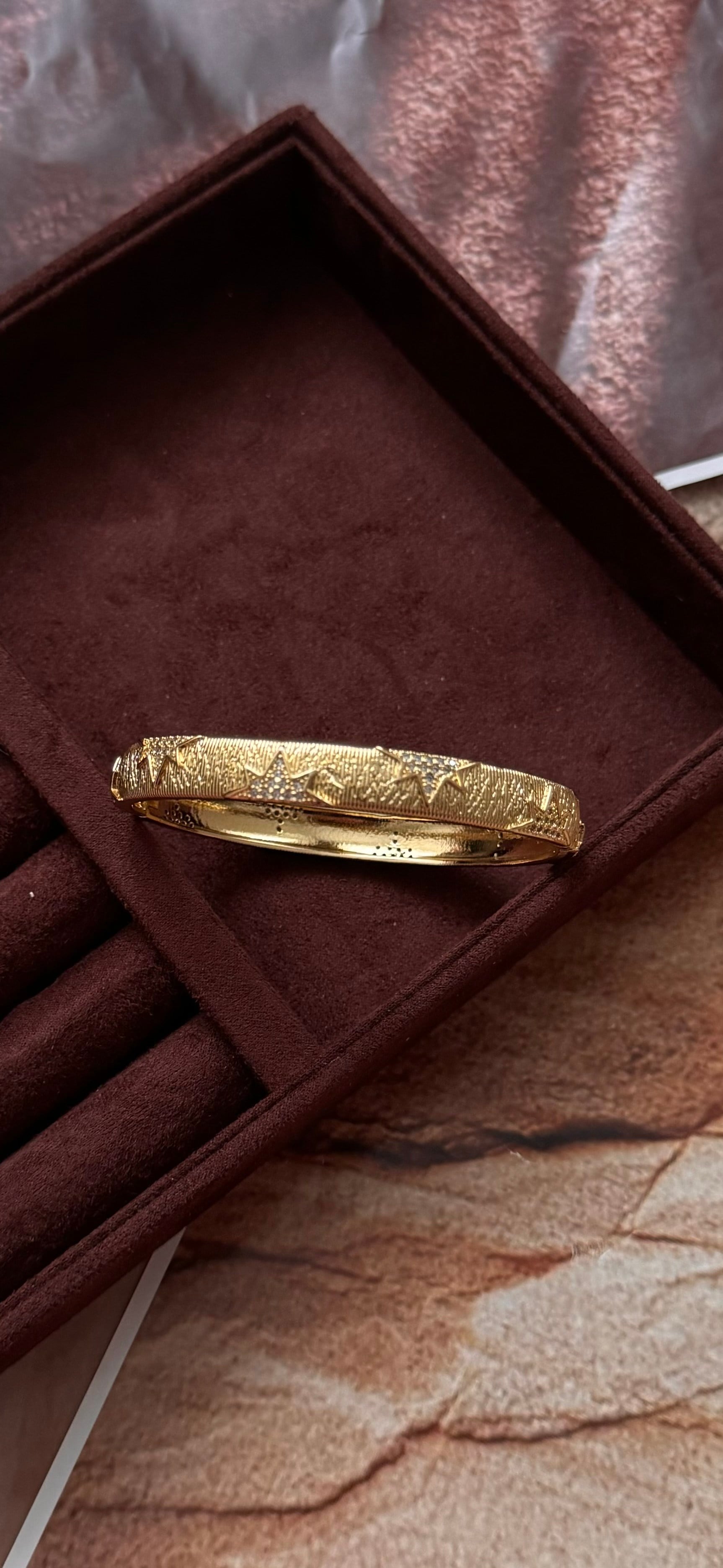 yıldız detaylı gold  kelepçe