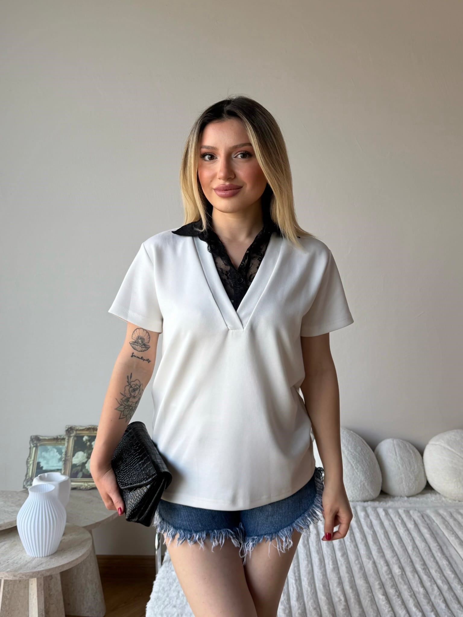 Kadın Dantel Yaka Detaylı Kombin Tişört