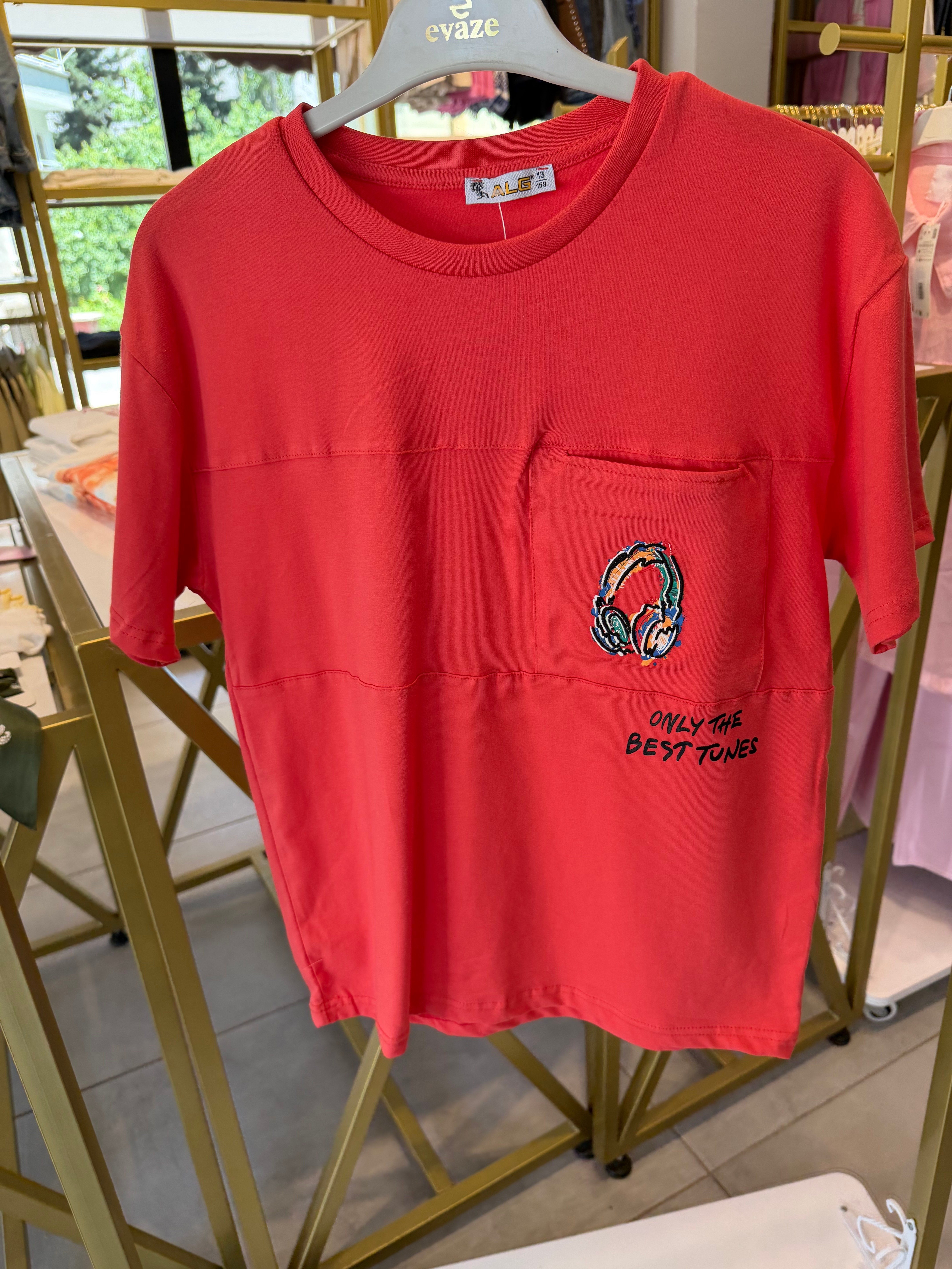 CEP DETAYLI TURUNCU TSHIRT