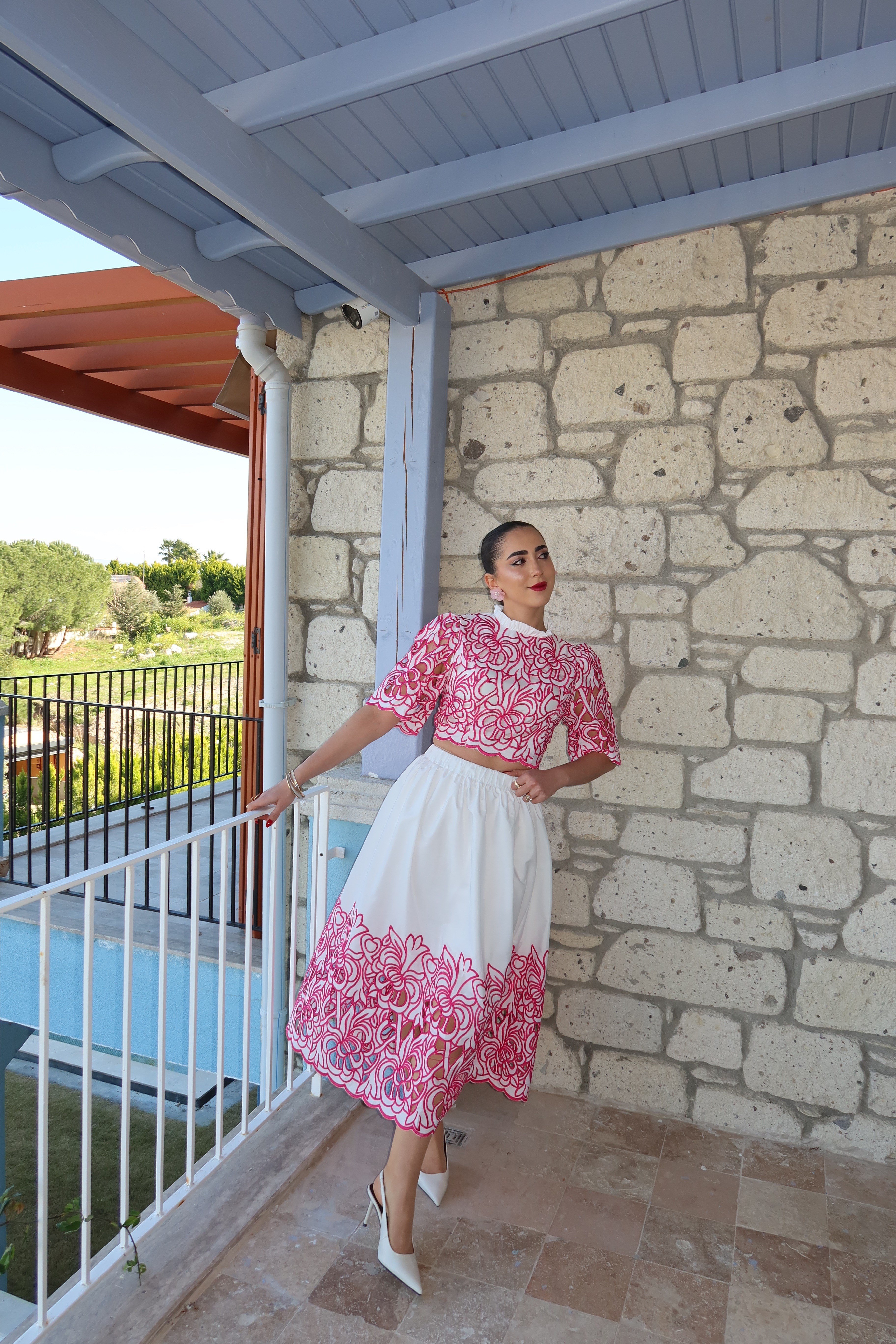 CLEO PEMBE DANTEL NAKISLI BLUZ VE ETEK TAKIM
