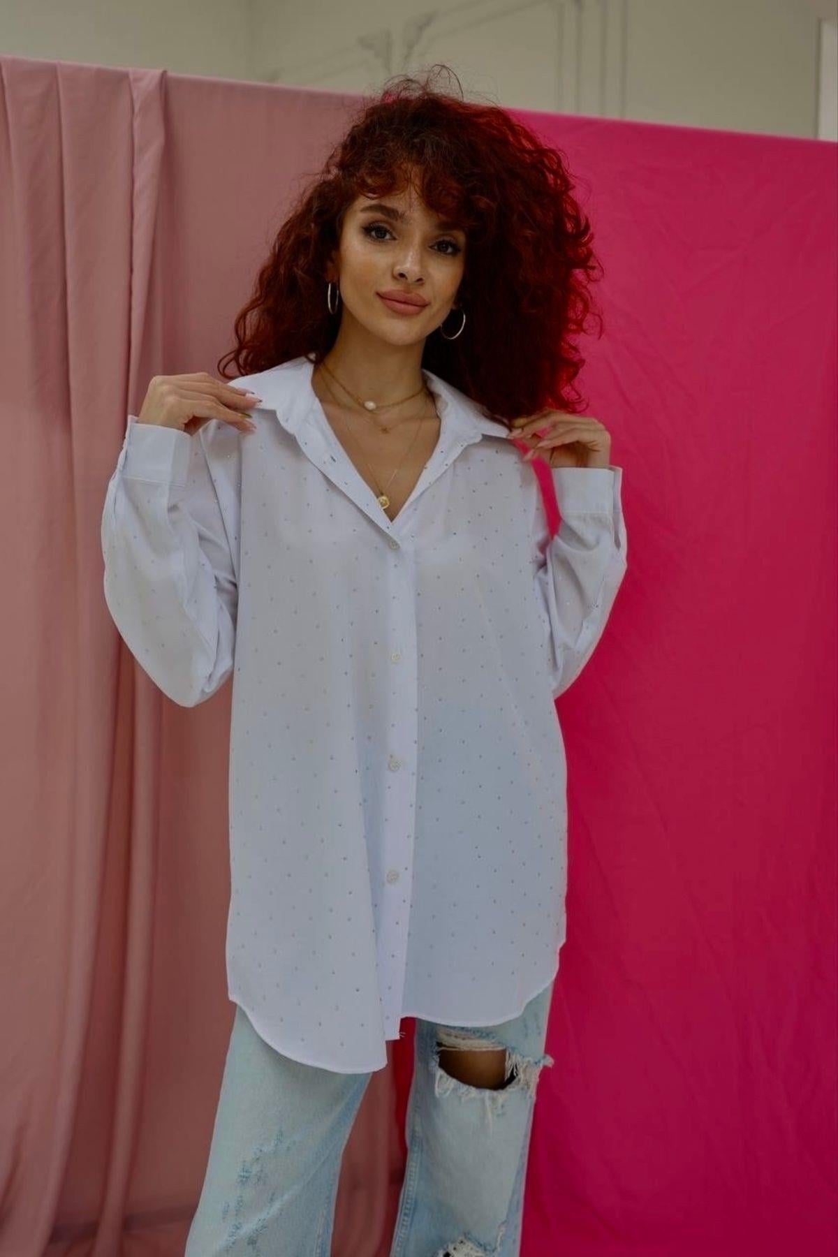 Oversize Taş Detaylı Beyaz Gömlek