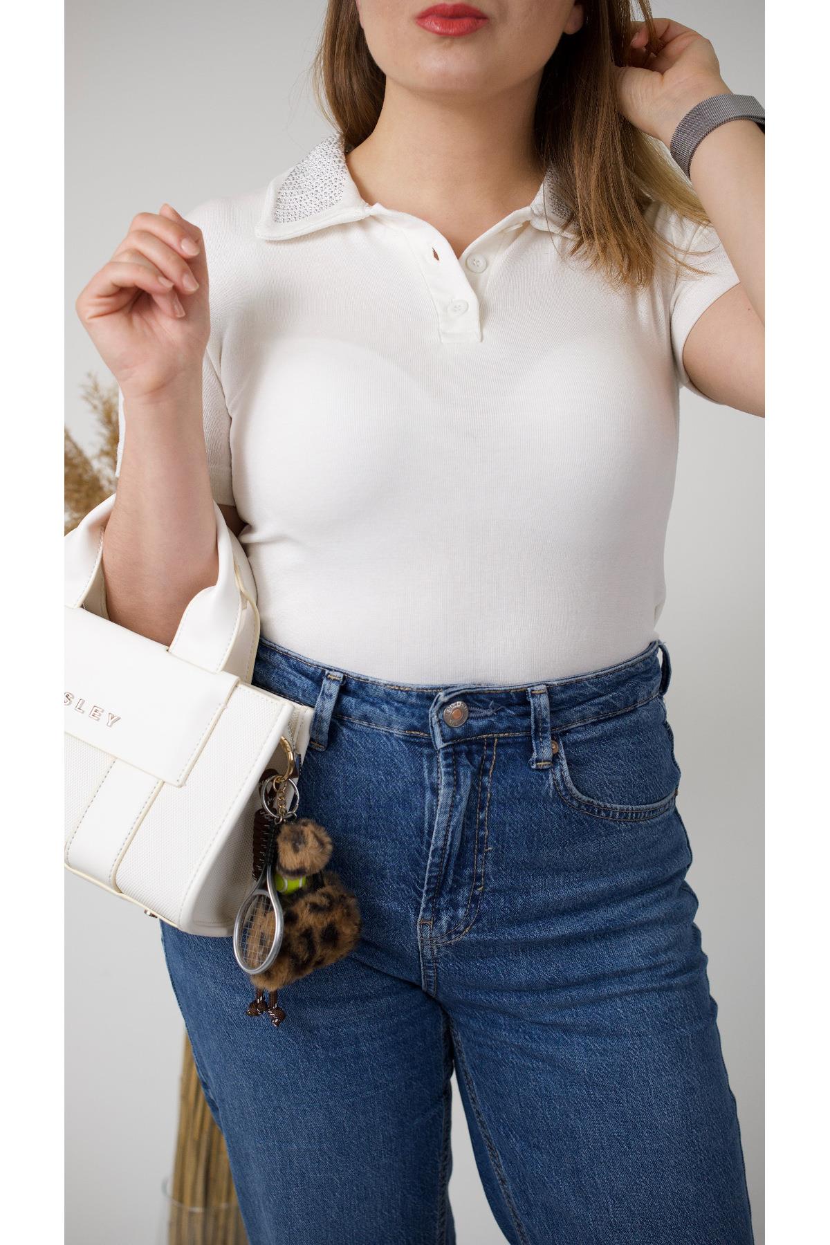 Yakası Taşlı Beyaz Polo Yaka Tshirt