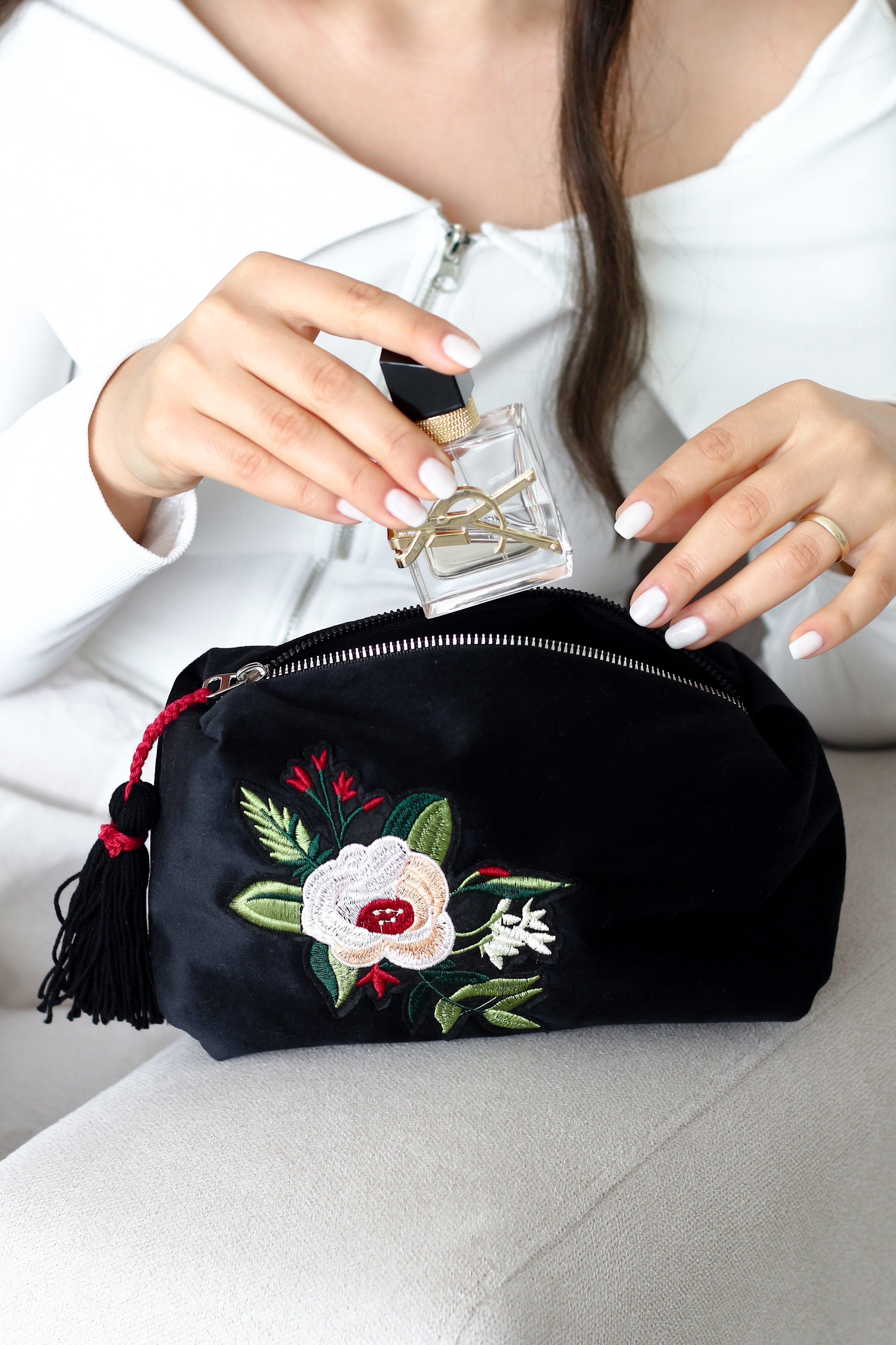 APLİKELİ KADİFE MAKYAJ ÇANTASI & CLUTCH *siyah*
