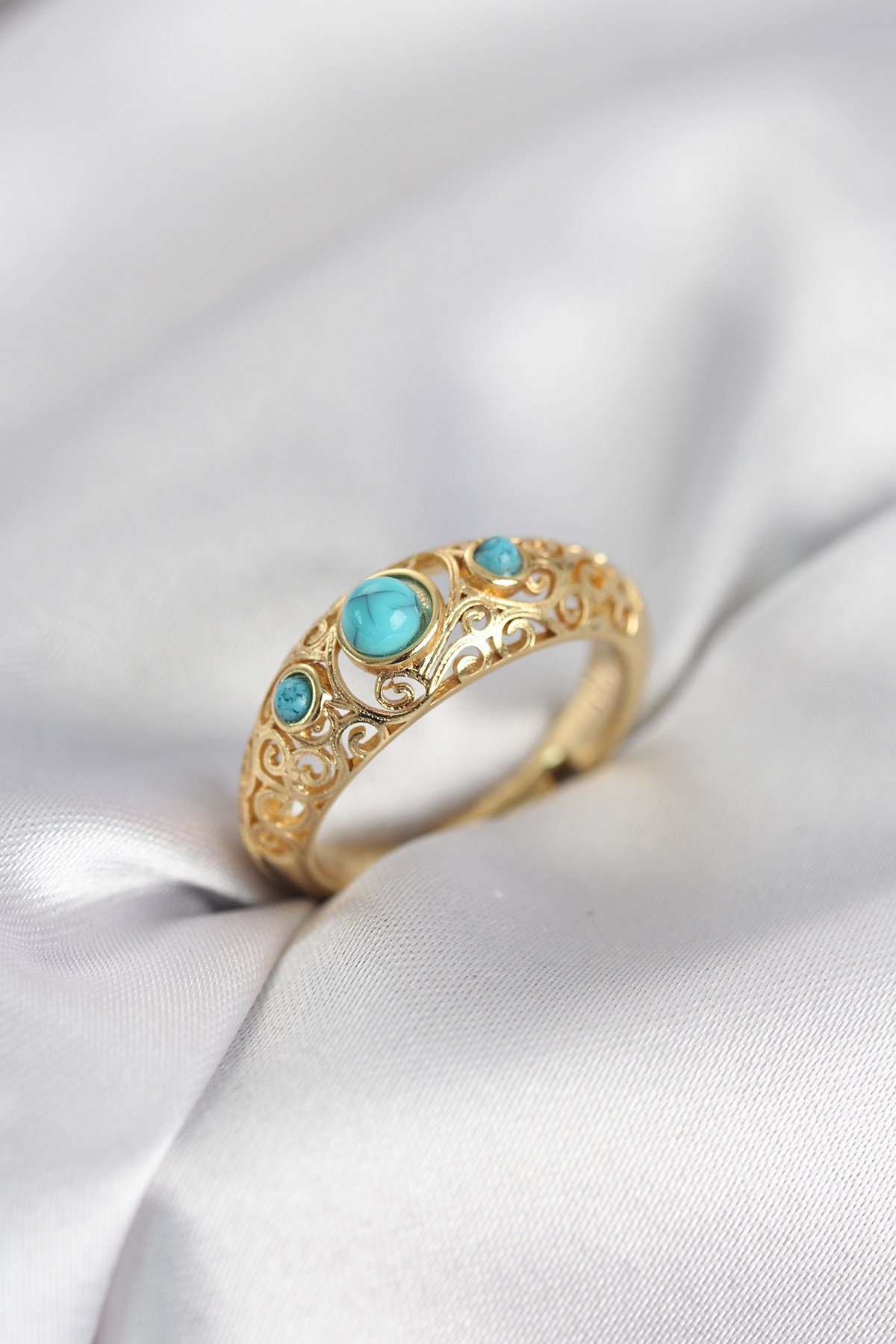 Vintage Model Mavi Taşlı Gold Renk Kadın Yüzük
