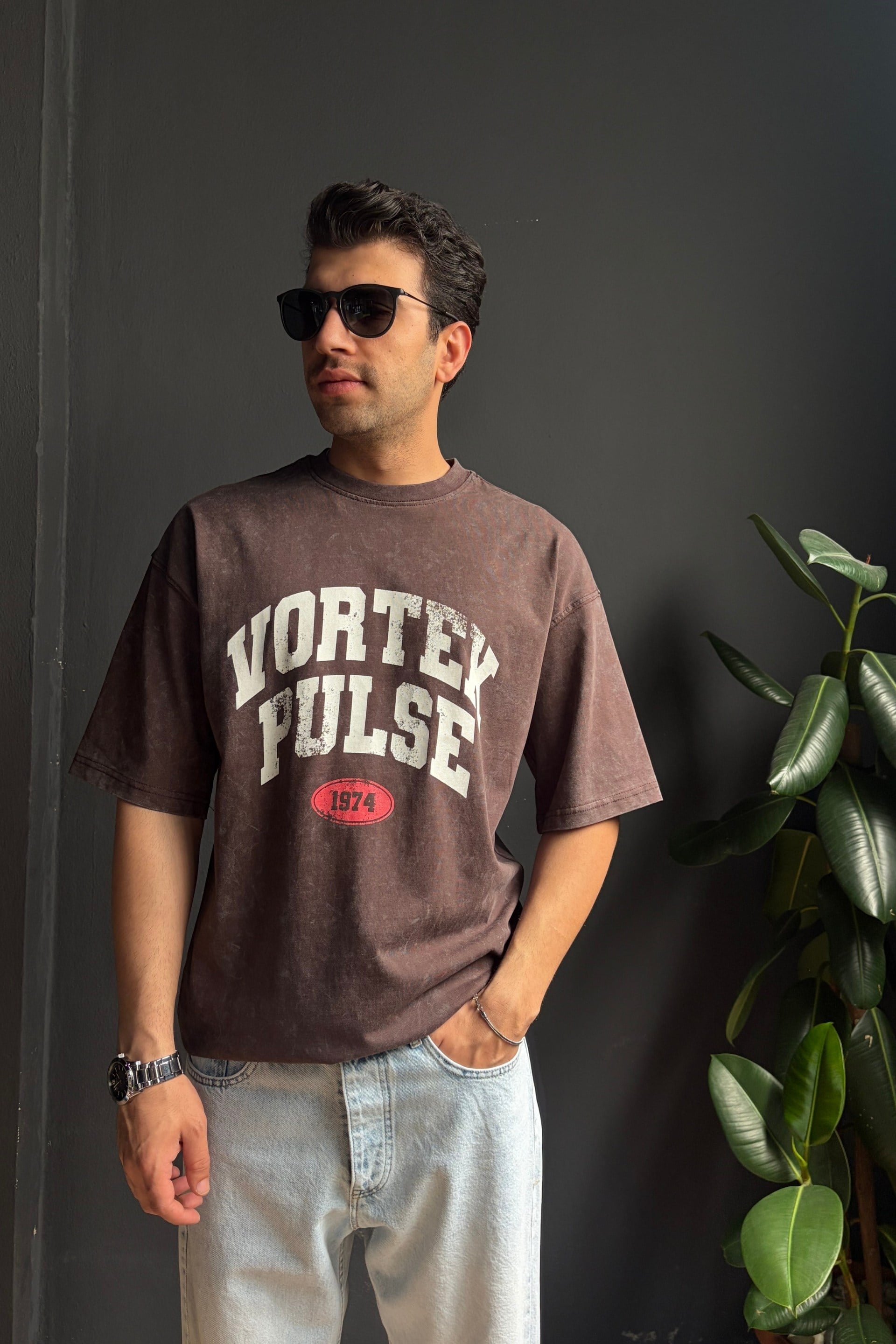 Kahve Vortex Pulse Baskılı Yıkamalı Oversize Tişört