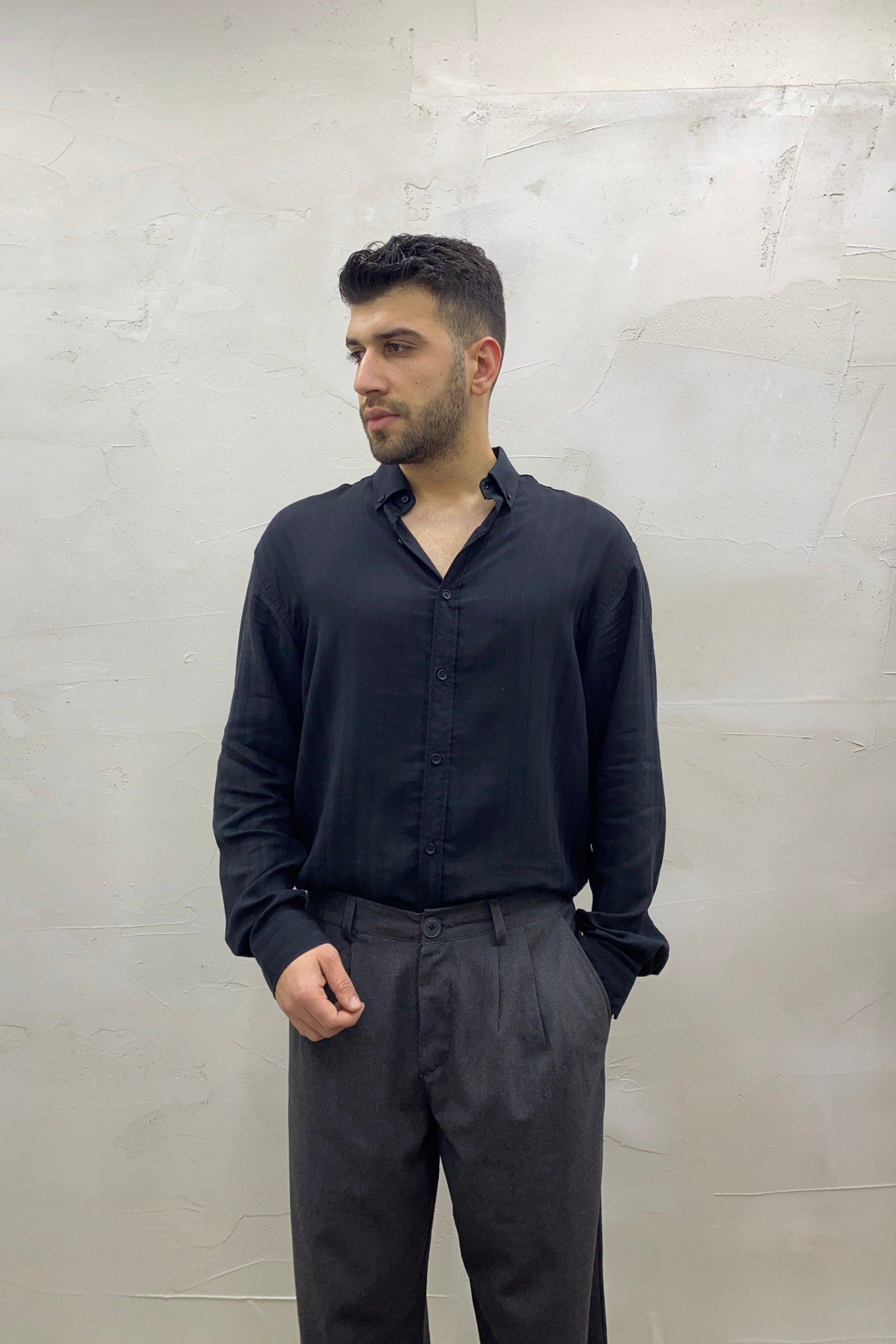 Siyah Oversize Çizgi Desenli Tensel Gömlek