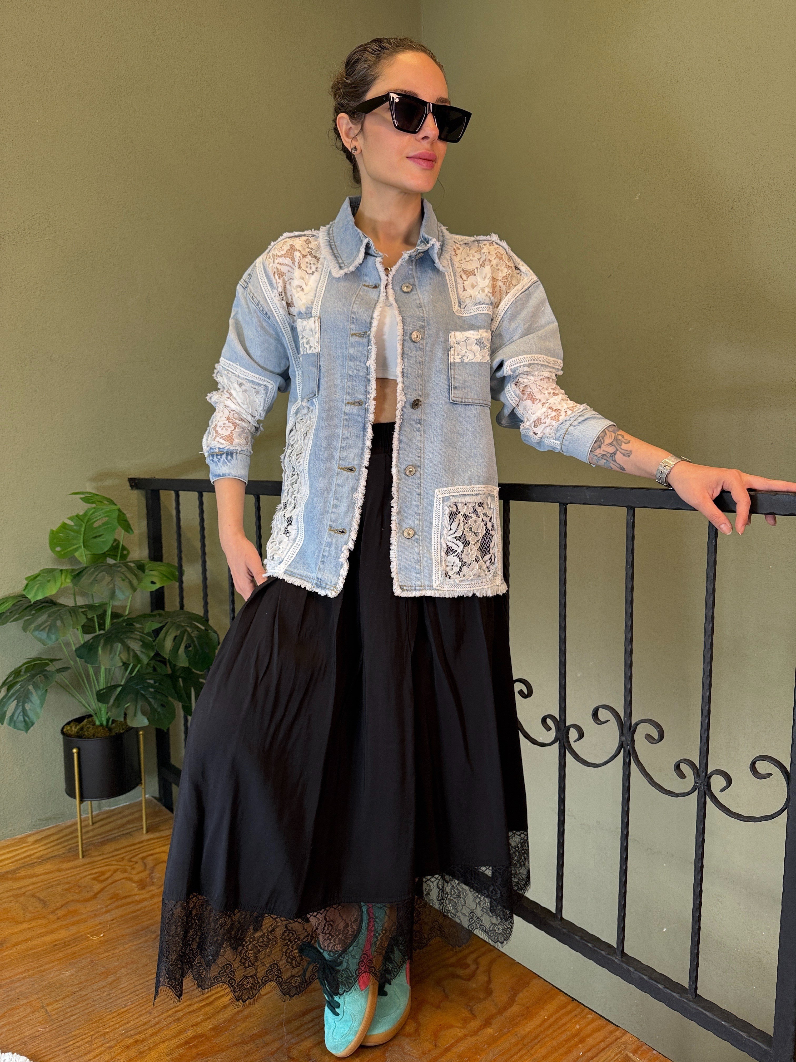 Beyaz Dantel Detaylı Denim Ceket