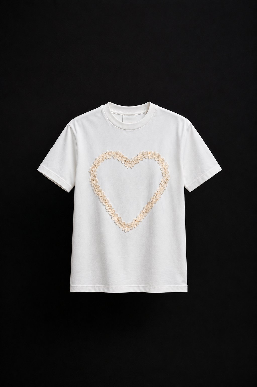 Ekru Bisiklet Yaka Kalp Dantel Aplikeli Pamuk T-Shirt