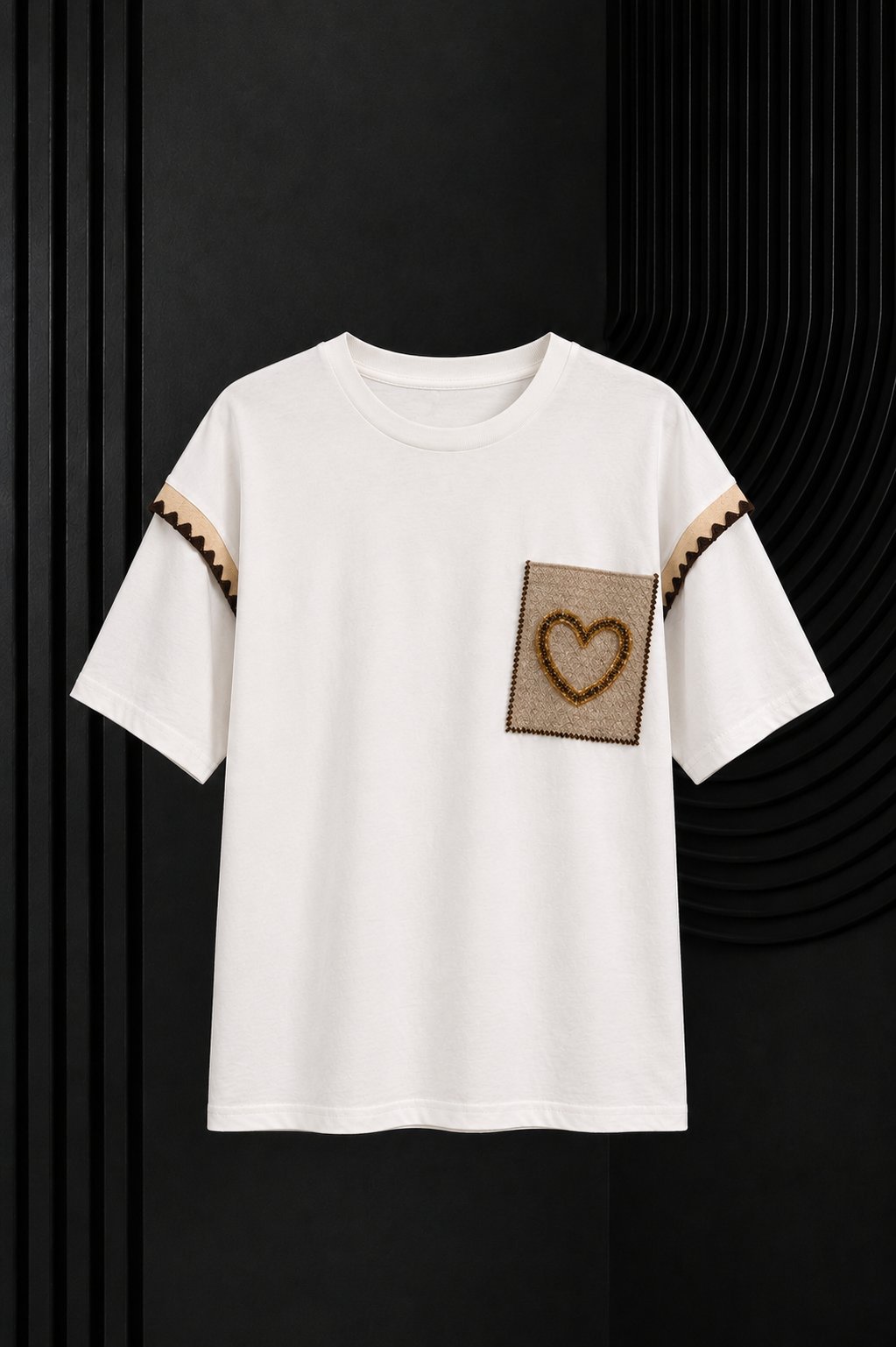 Beyaz %100 Pamuk Oversize Kalp Cep Detaylı Rahat Kesim T-Shirt