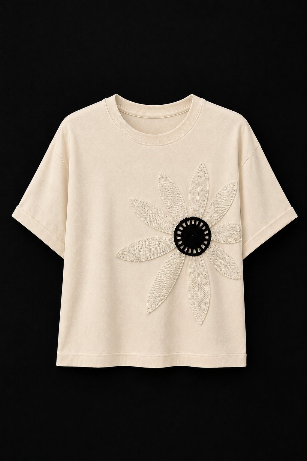 Bej Pamuklu Bisiklet Yaka Rahat Kalıp Papatya Nakışlı T-Shirt