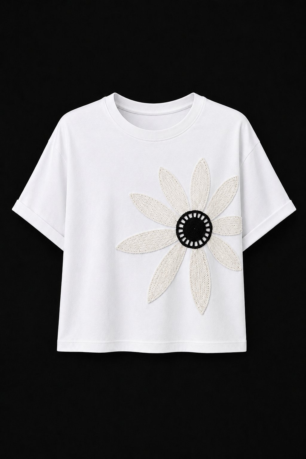 Krem Pamuklu Bisiklet Yaka Rahat Kalıp Papatya Nakışlı T-Shirt
