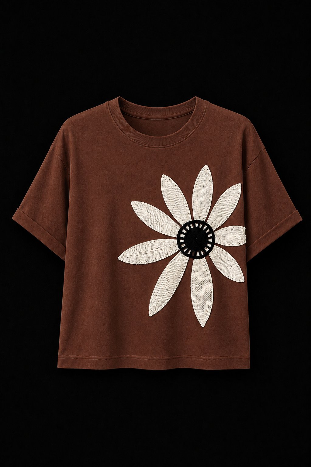 Kahve Pamuklu Bisiklet Yaka Rahat Kalıp Papatya Nakışlı T-Shirt
