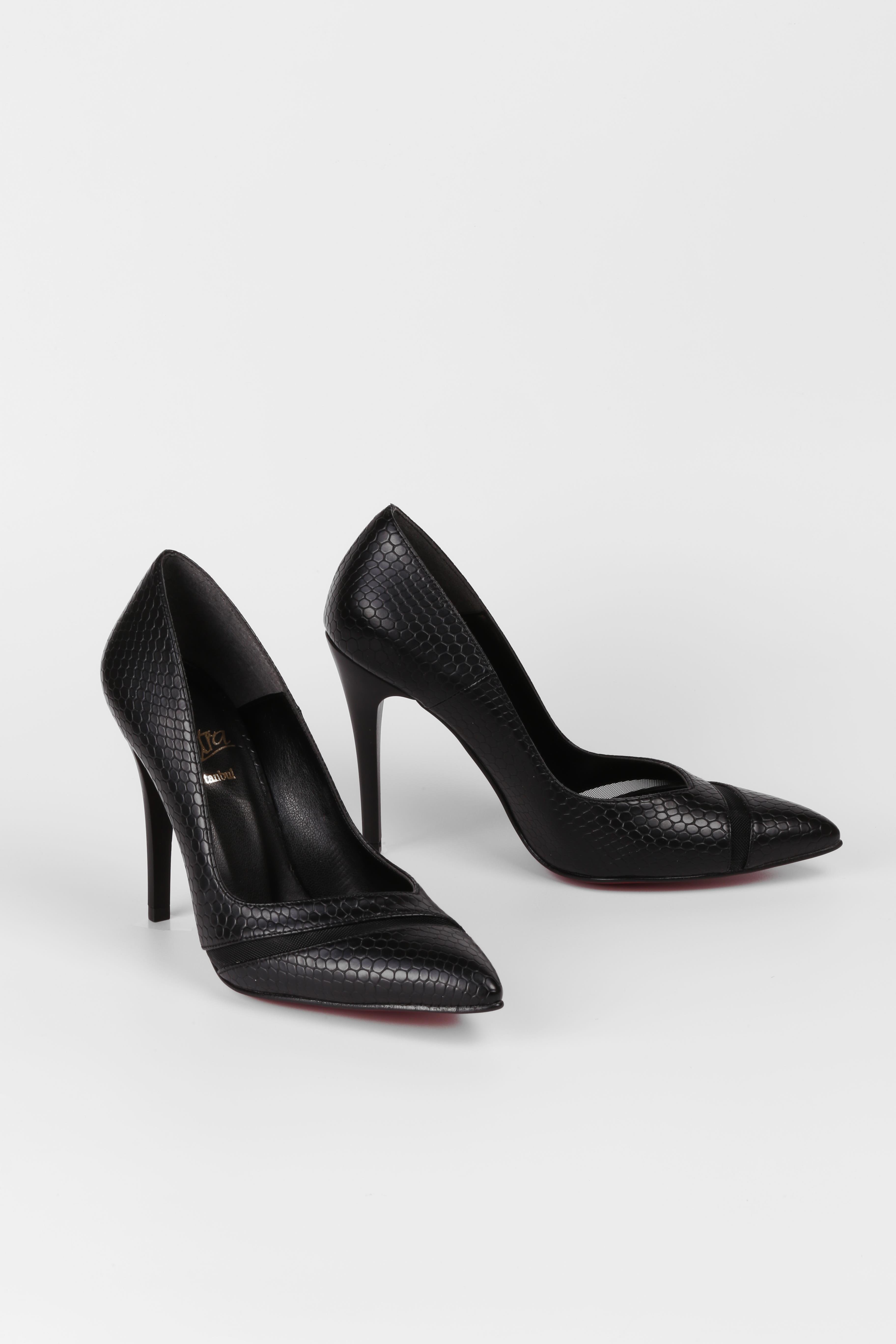 Extra Shoes İstanbul Kadın Siyah Cilt Petek Desenli Fele Detaylı Aynalı Jurdan Stiletto