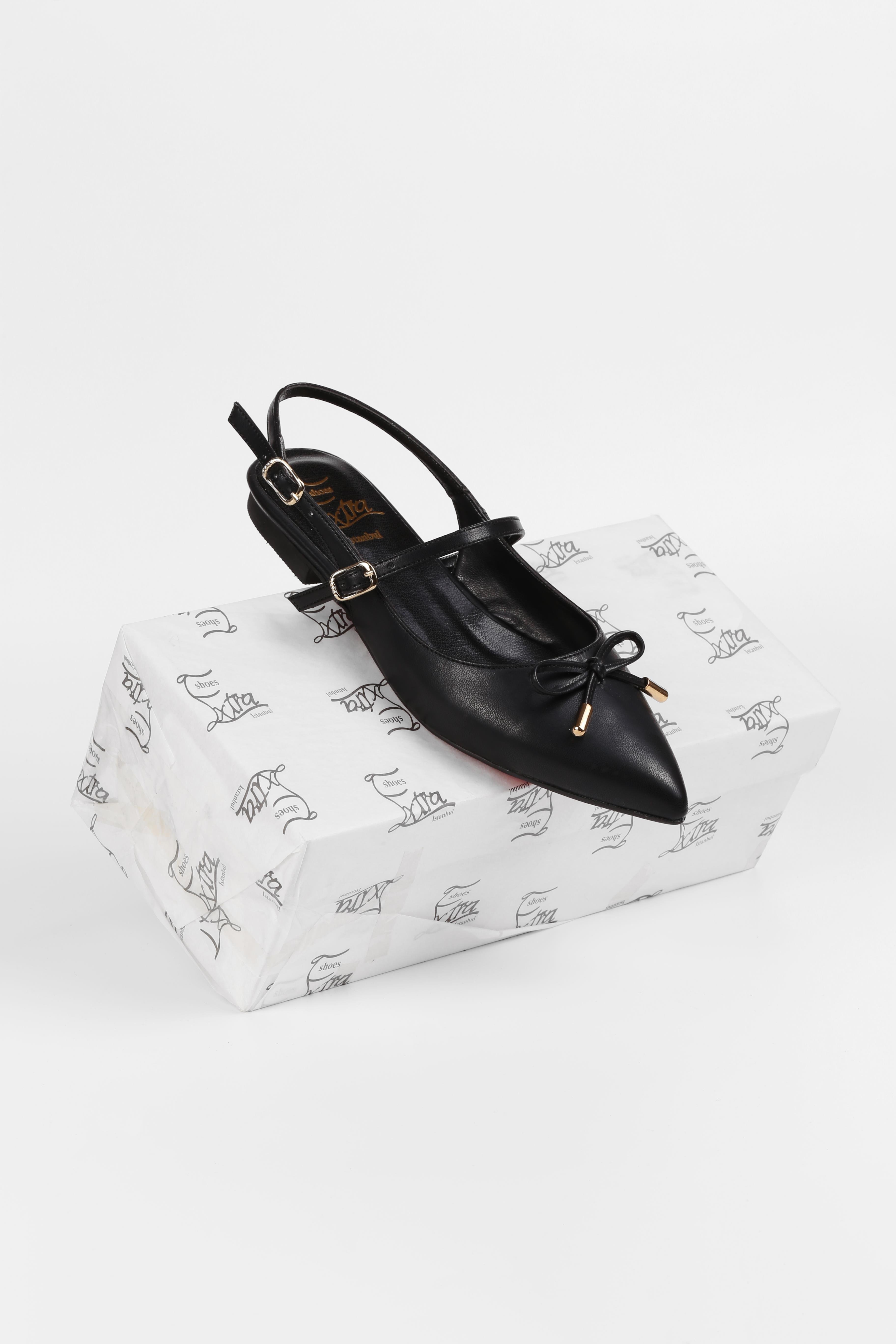 Extra Shoes İstanbul Siyah Cilt Kemer Detay Ve Fiyonk Detaylı Kadın Babet