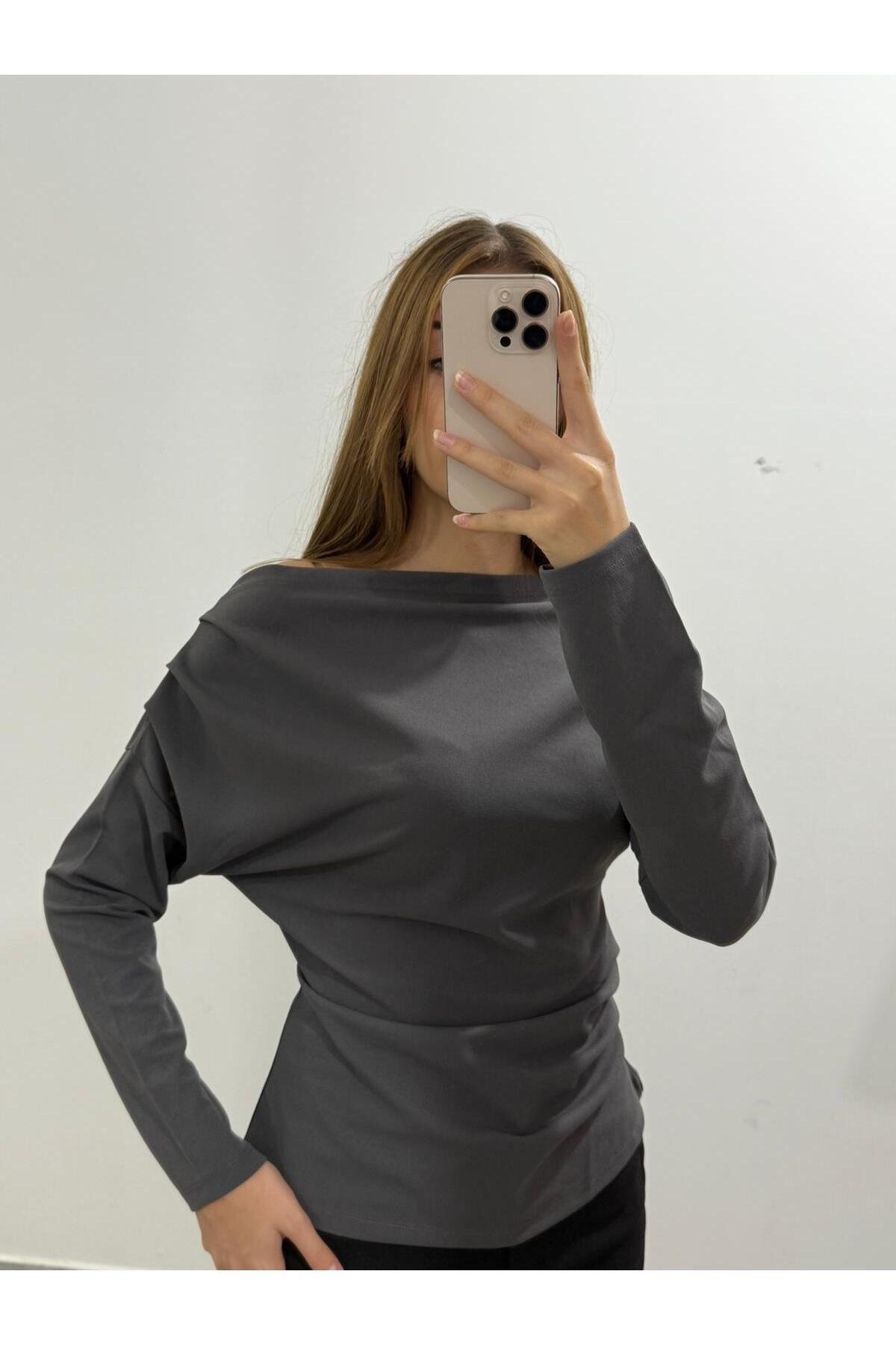YENİ ÜRÜN Drape/Büzgü Detaylı Dökümlü Yaka Örme Krep Kumaş Uzun Kollu Bluz 0031