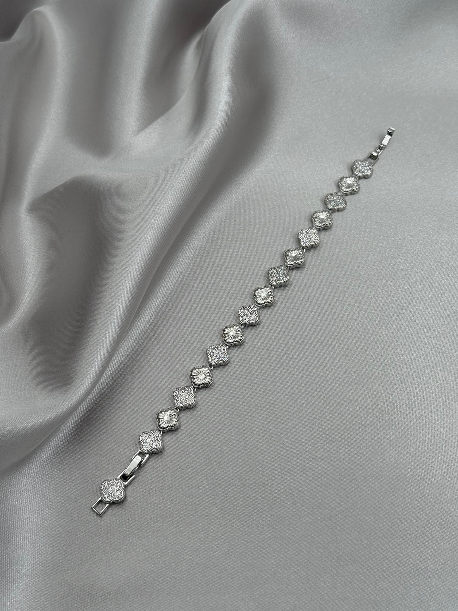 CM Yonca Model Zirkon Taşlı Gümüş Bileklik