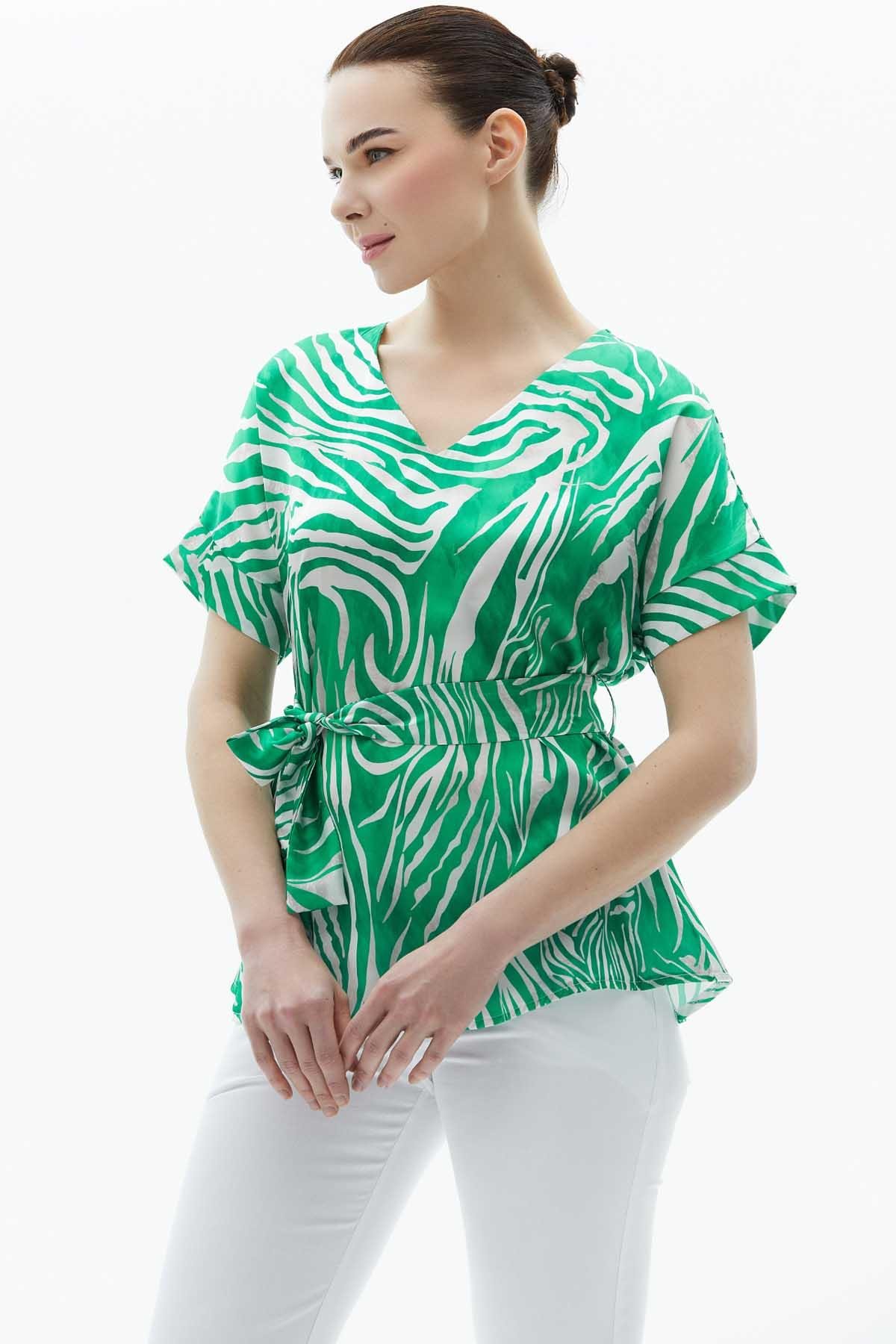 V Yaka Düşük Kol Zebra Desen Bluz  /  YEŞİL