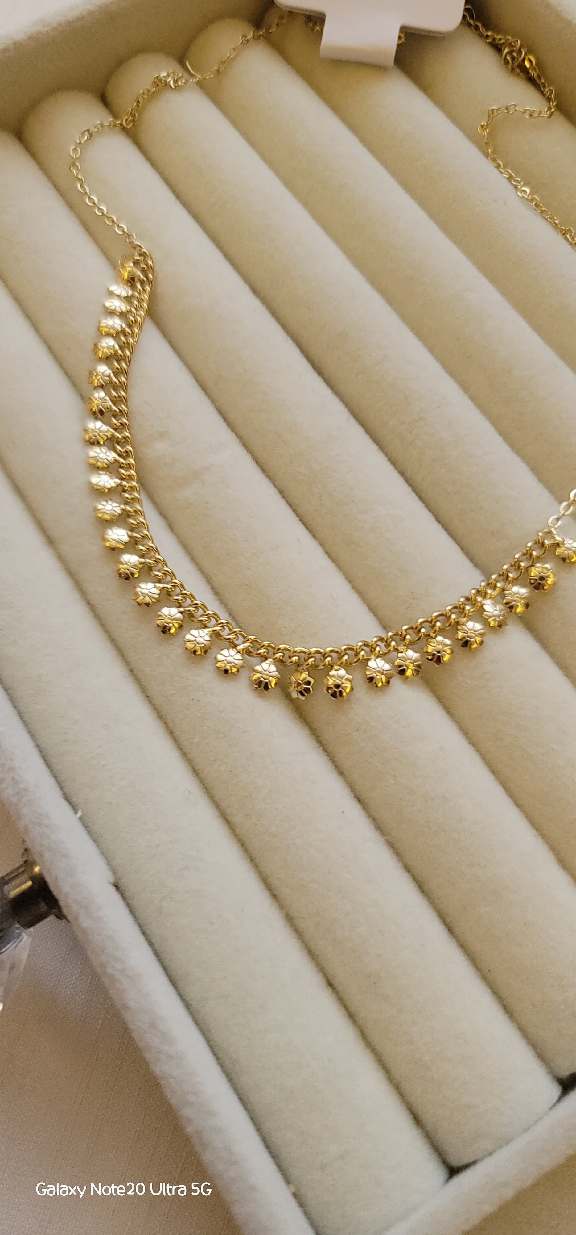 14k Çiçek detaylı kolye