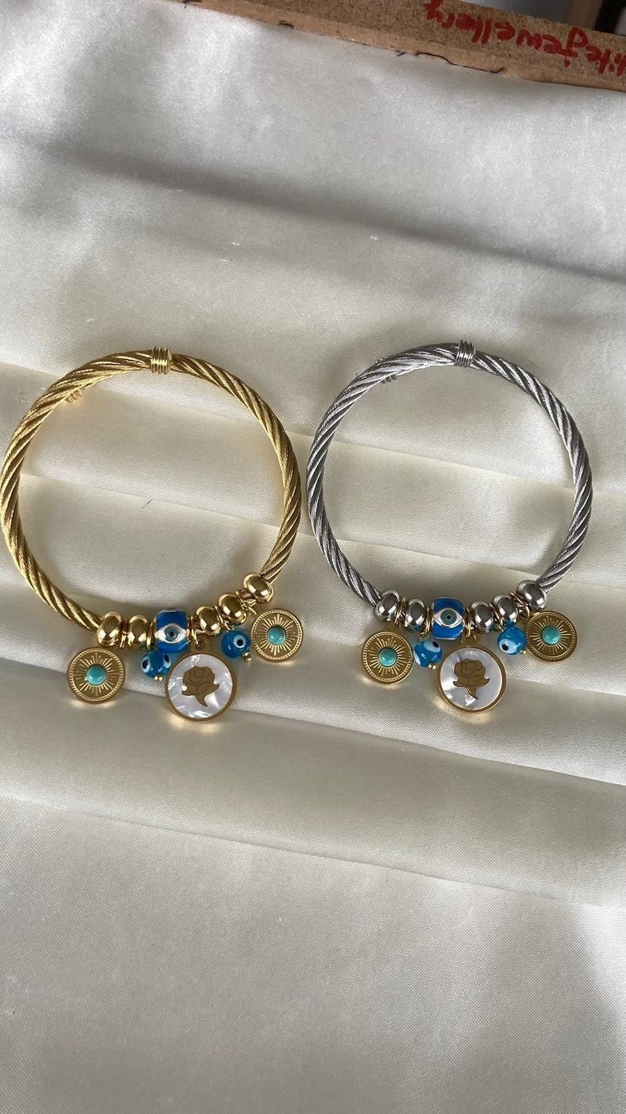 Gül detaylı charm bileklik