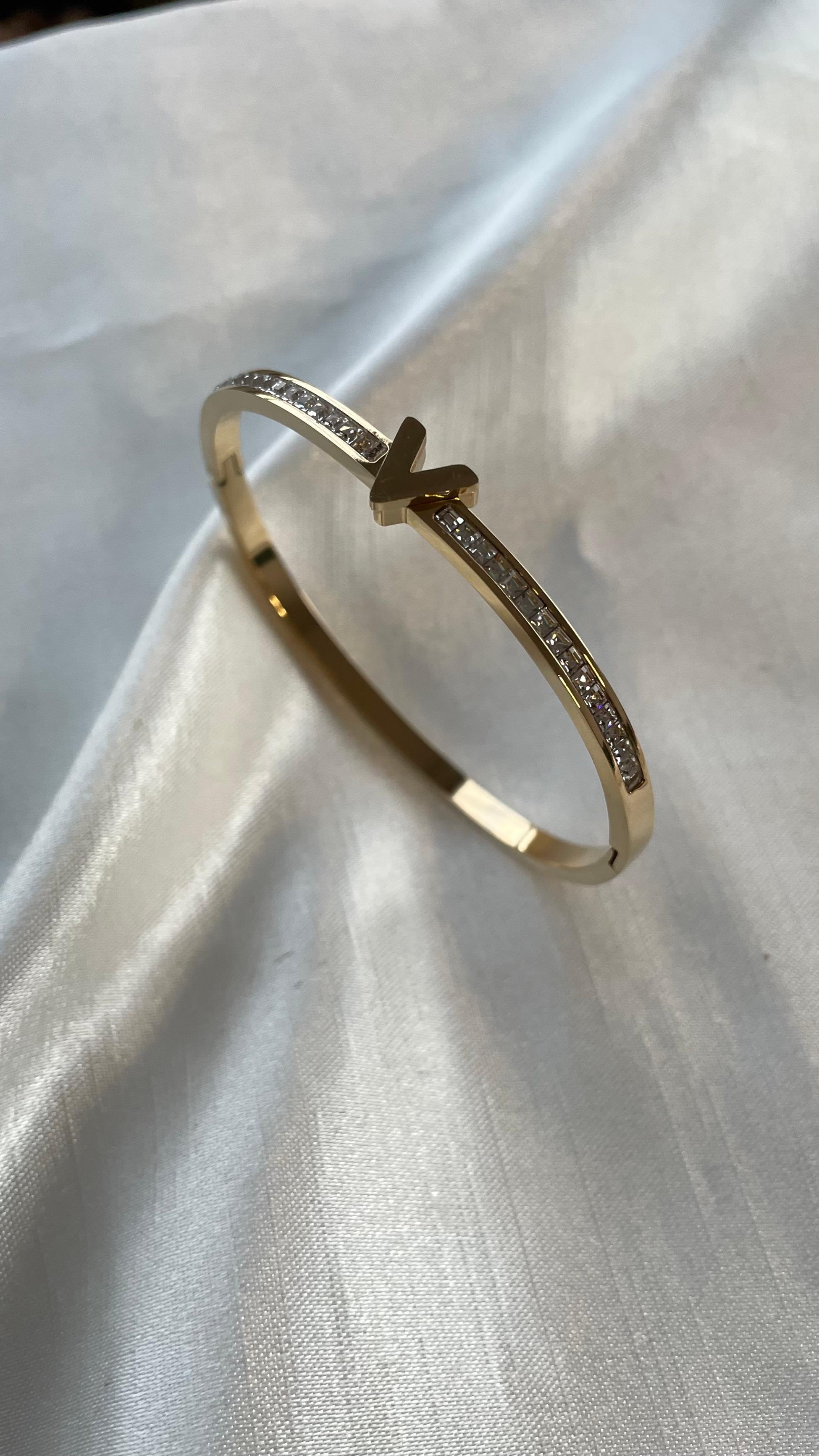 Marka model taşlı kelepçe