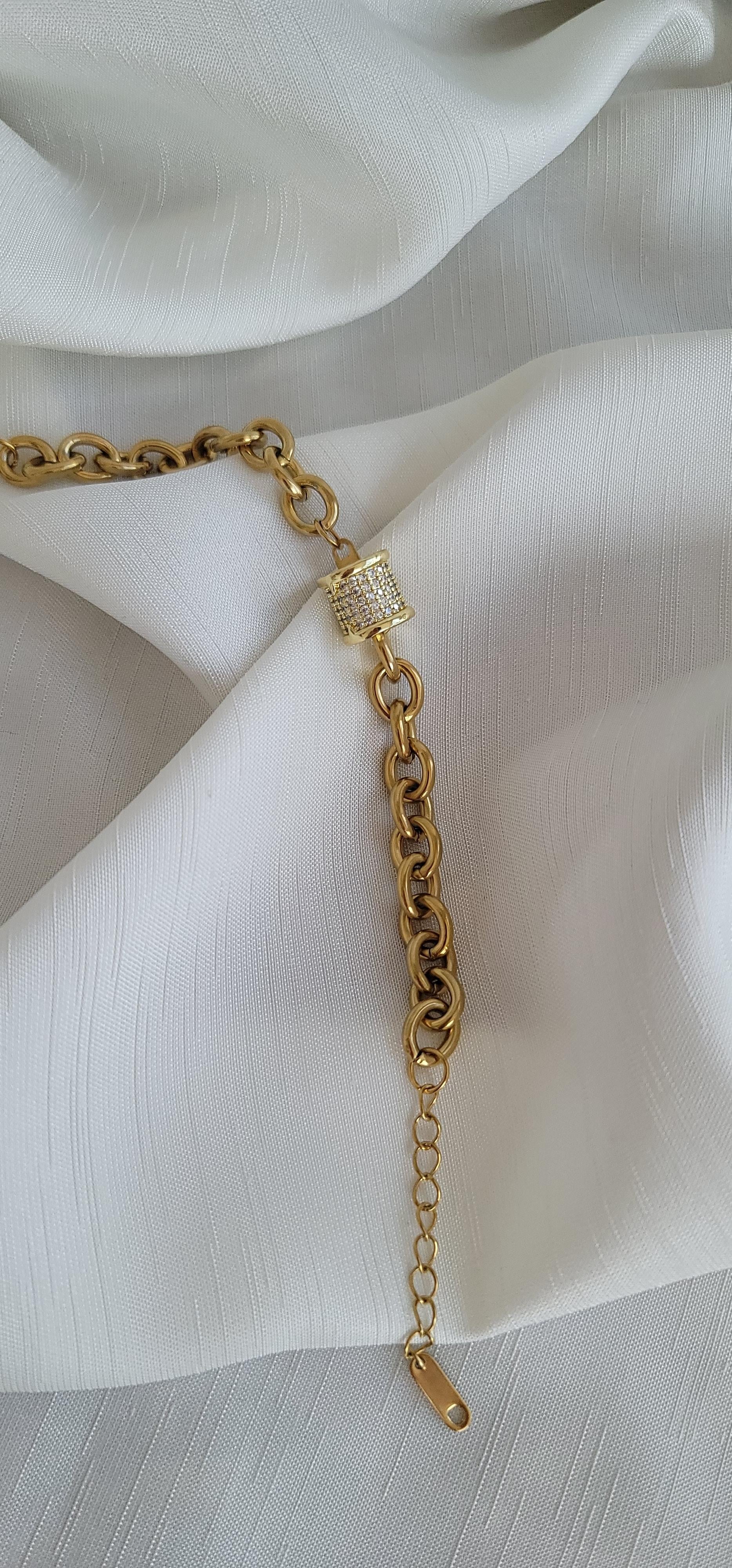 Ortasi tas detayli zincir bileklik