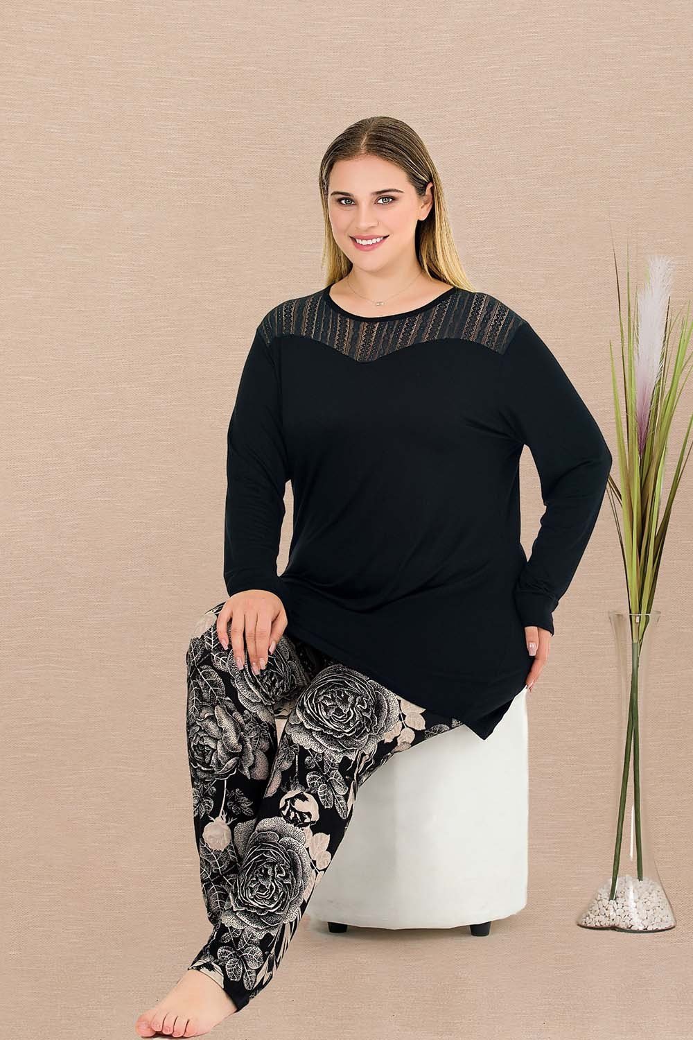Çiçekli Üstü Siyah Büyük Beden Pijama Takımı